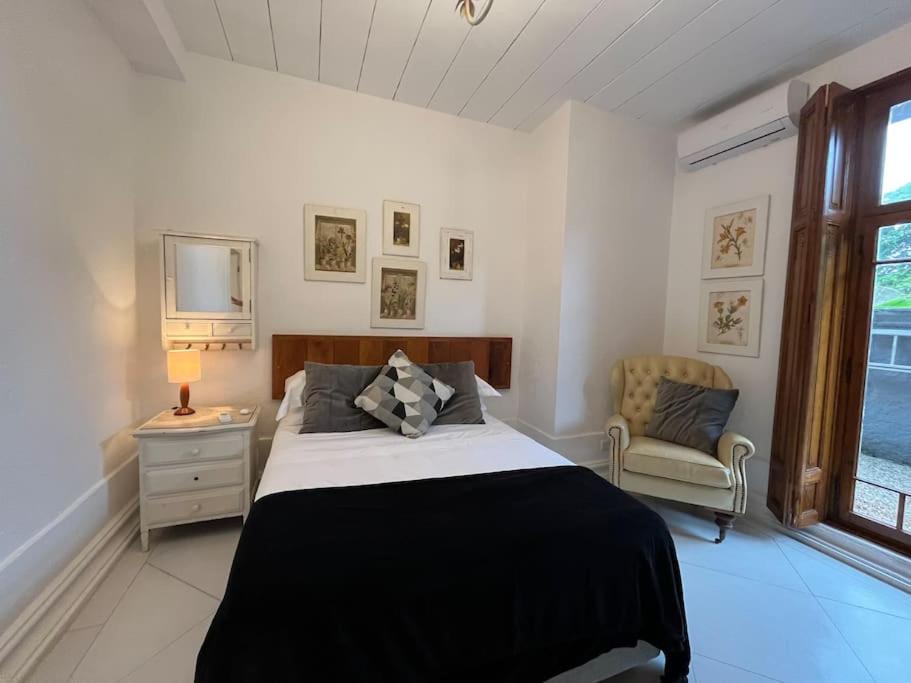 Linda casa na Lagoinha a 150m da praia, 4 suítes, 16 hóspedes com roupa de cama, condomínio Salga