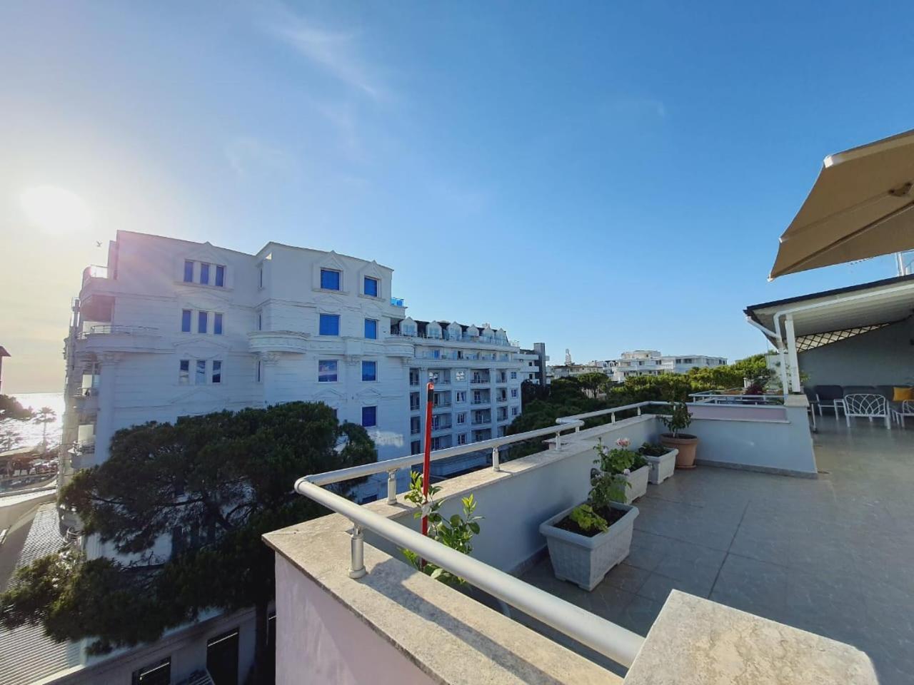 Deluxe Penthouse Golem - Mali i Robit