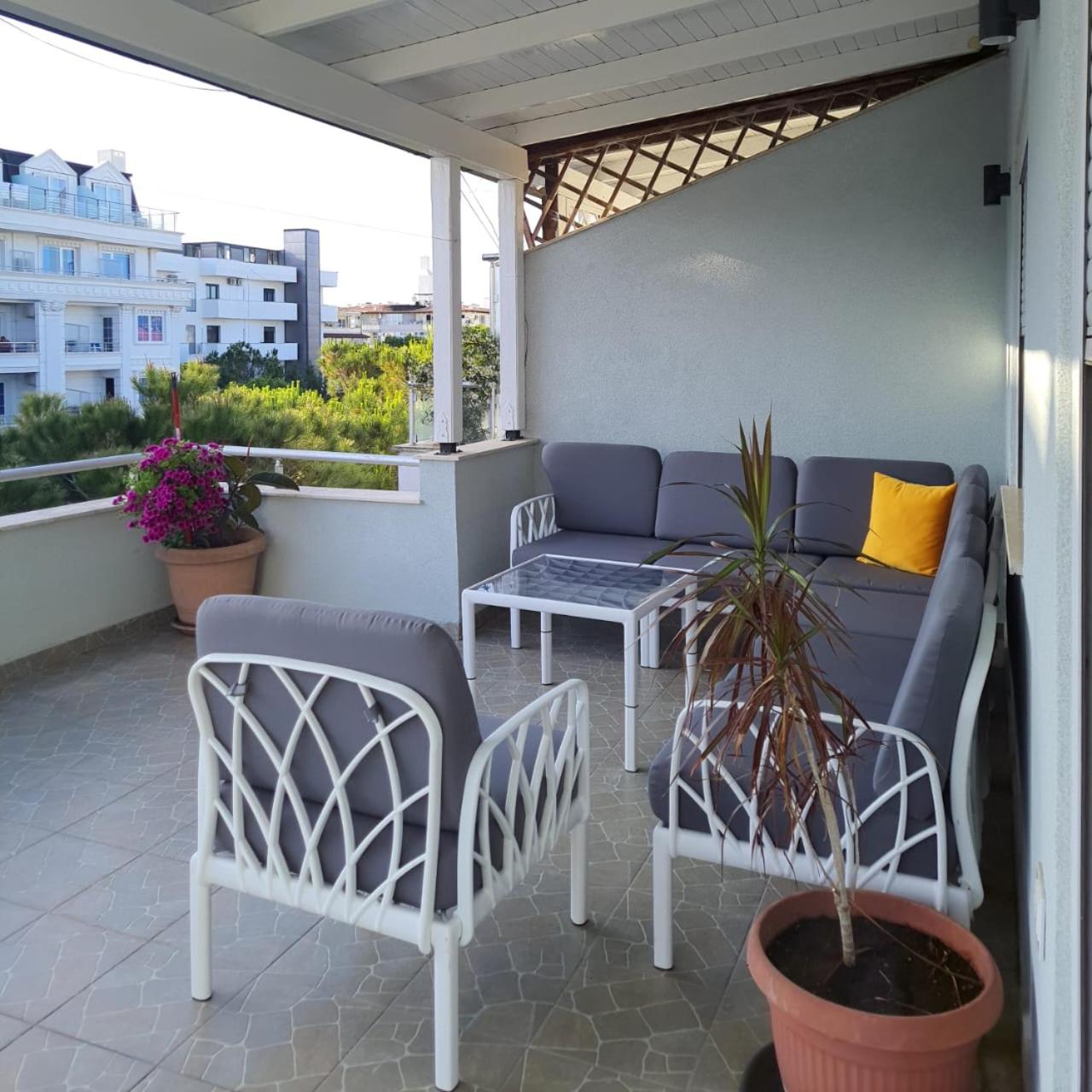 Deluxe Penthouse Golem - Mali i Robit