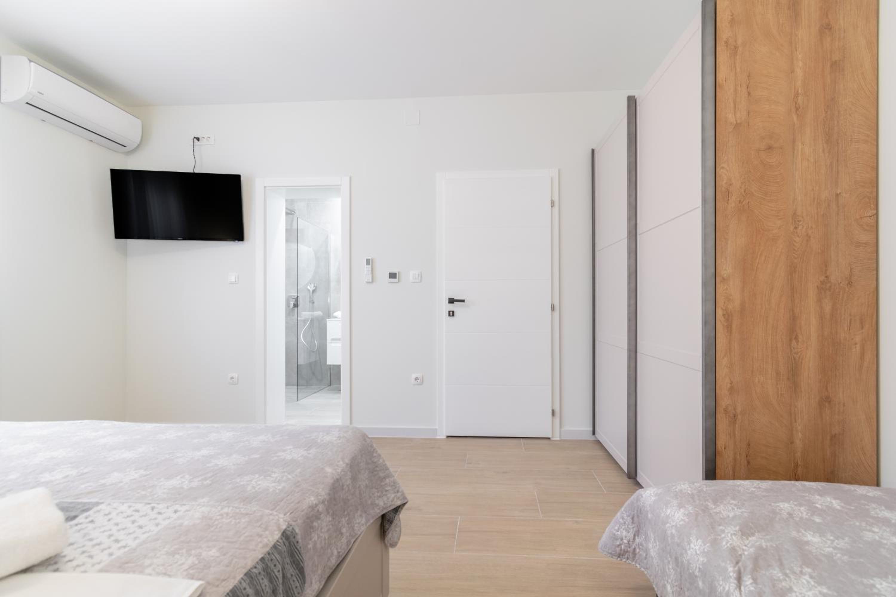 Apartments Ela