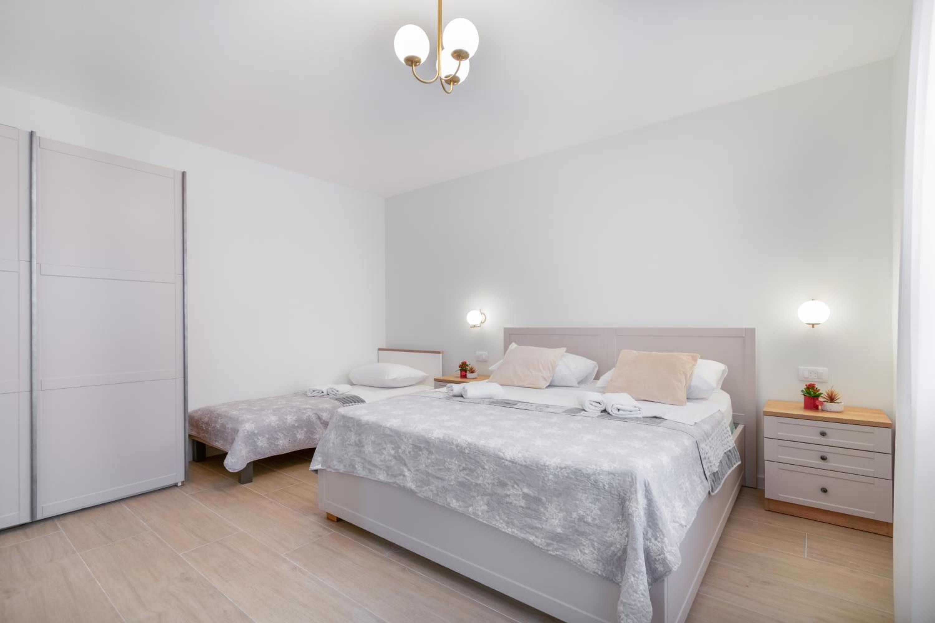 Apartments Ela