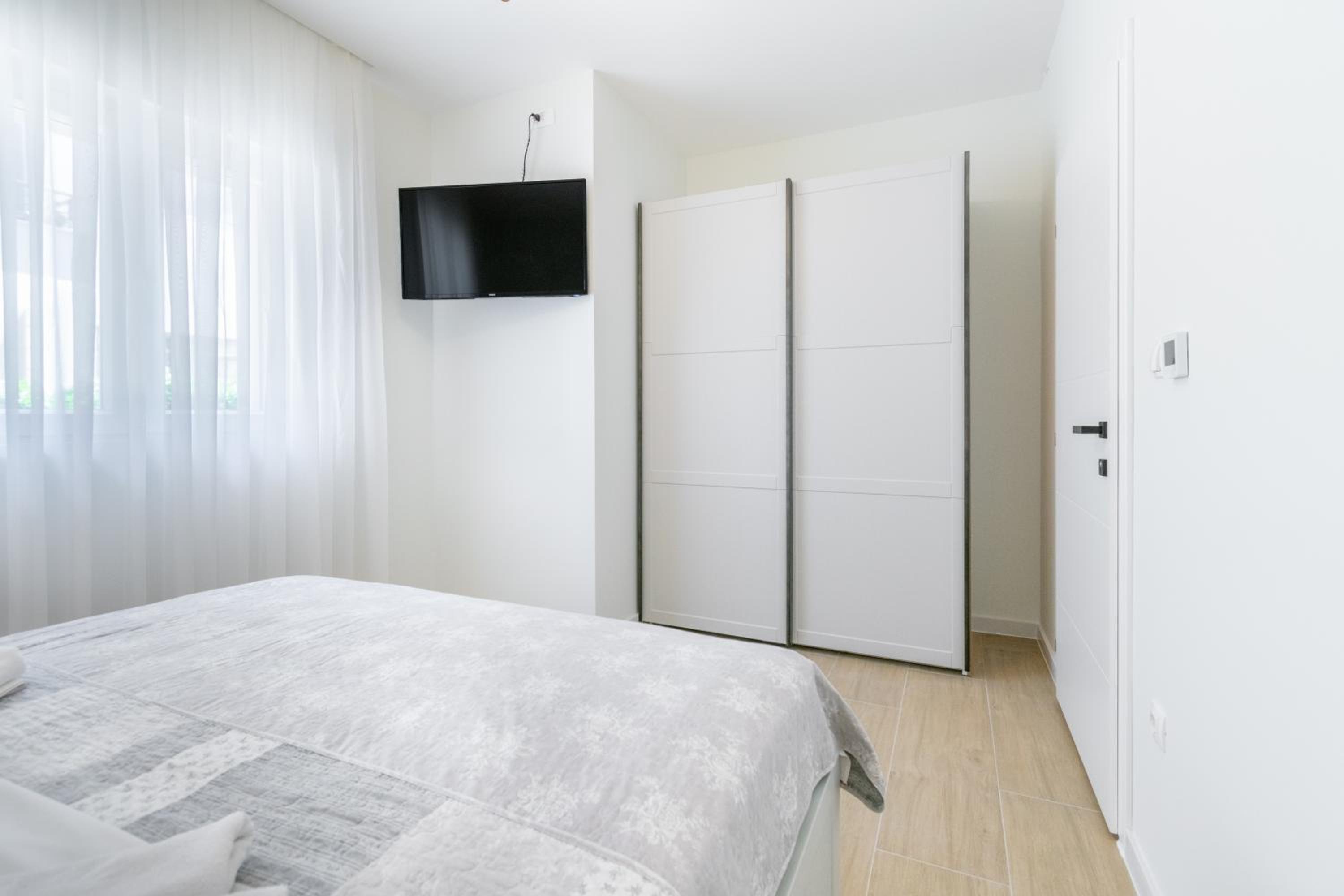 Apartments Ela