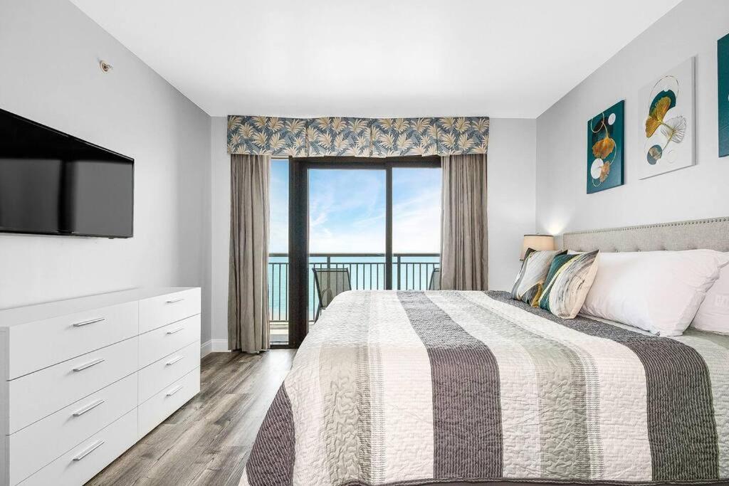 Unwind by the Waves Oceanfront Suite CR 1506 view 5