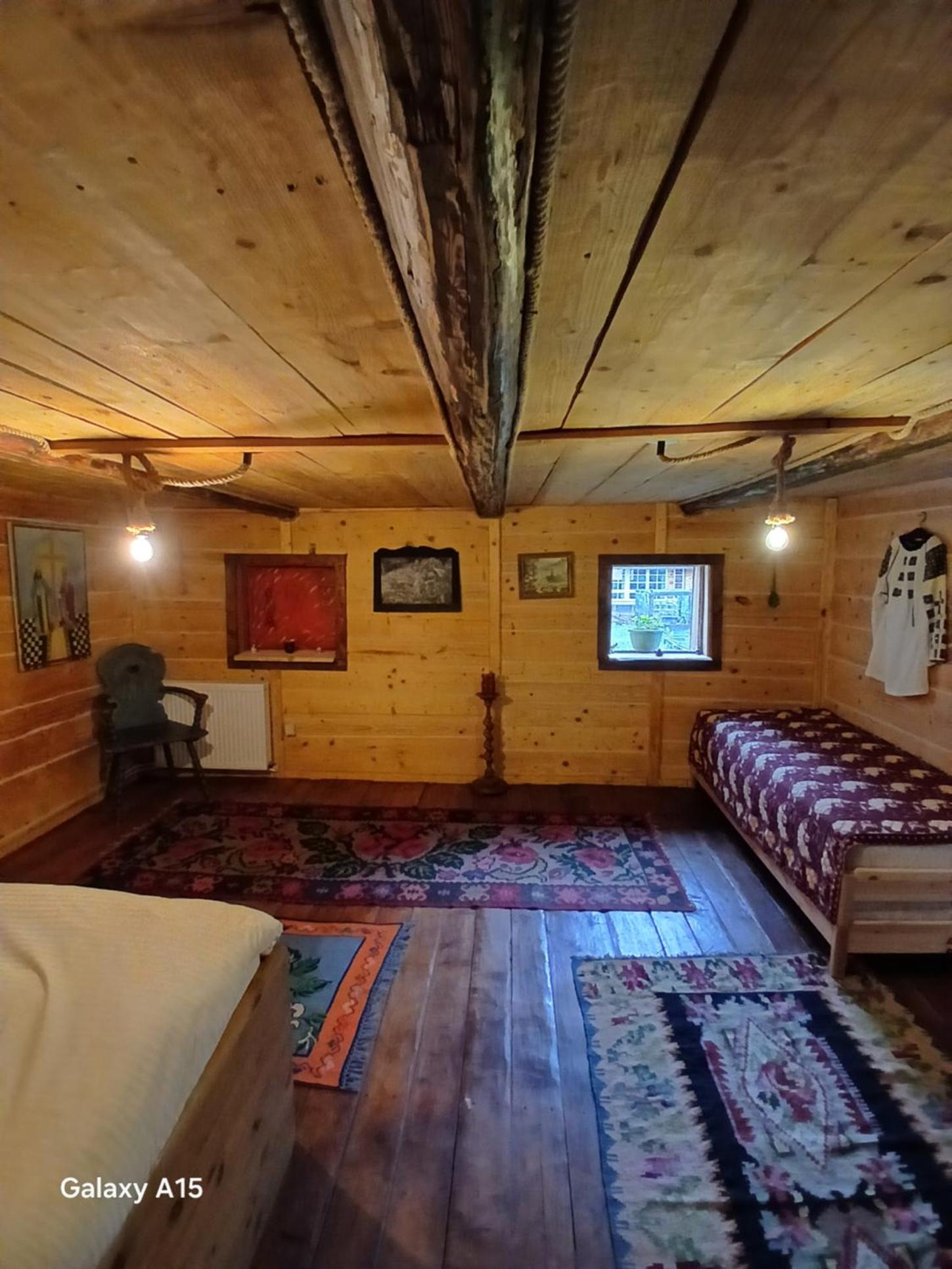 Mica fermă veselă view 5