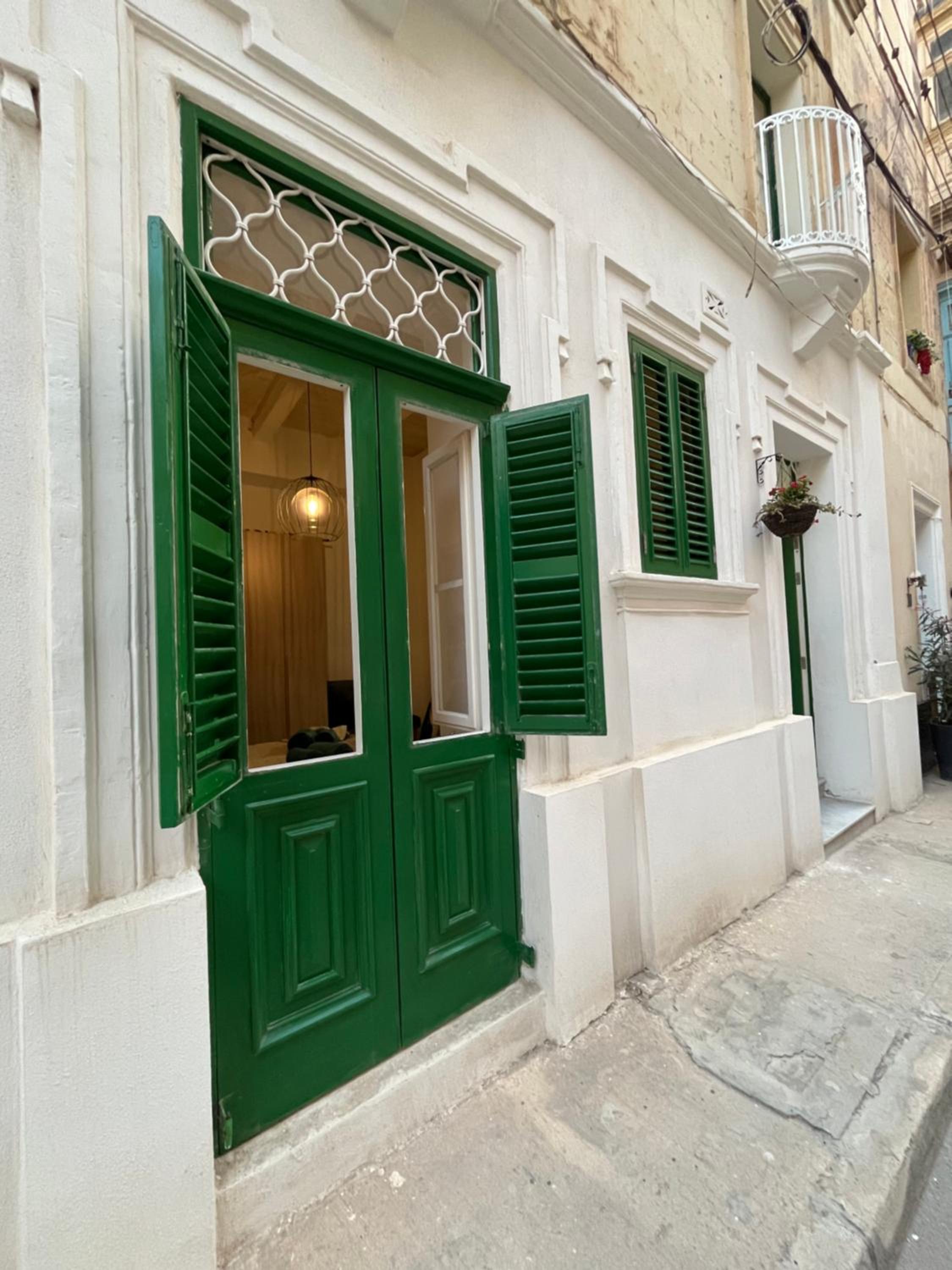 Gardjola Apartment - Authentic Stay By the Marina, Ideal for Couples view 3