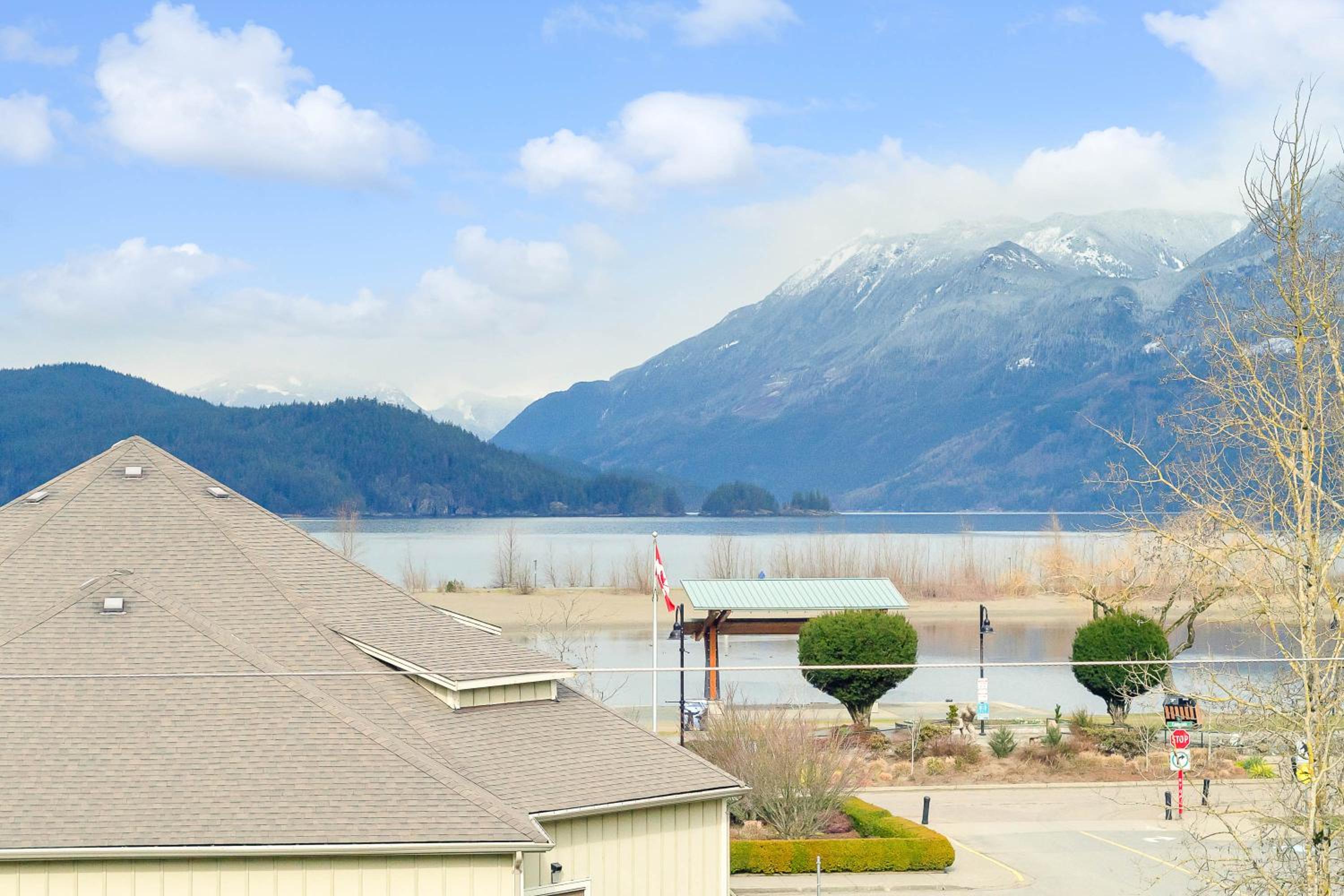 Lakefront Lux 2BR Symphony Of Comfort Style For 12