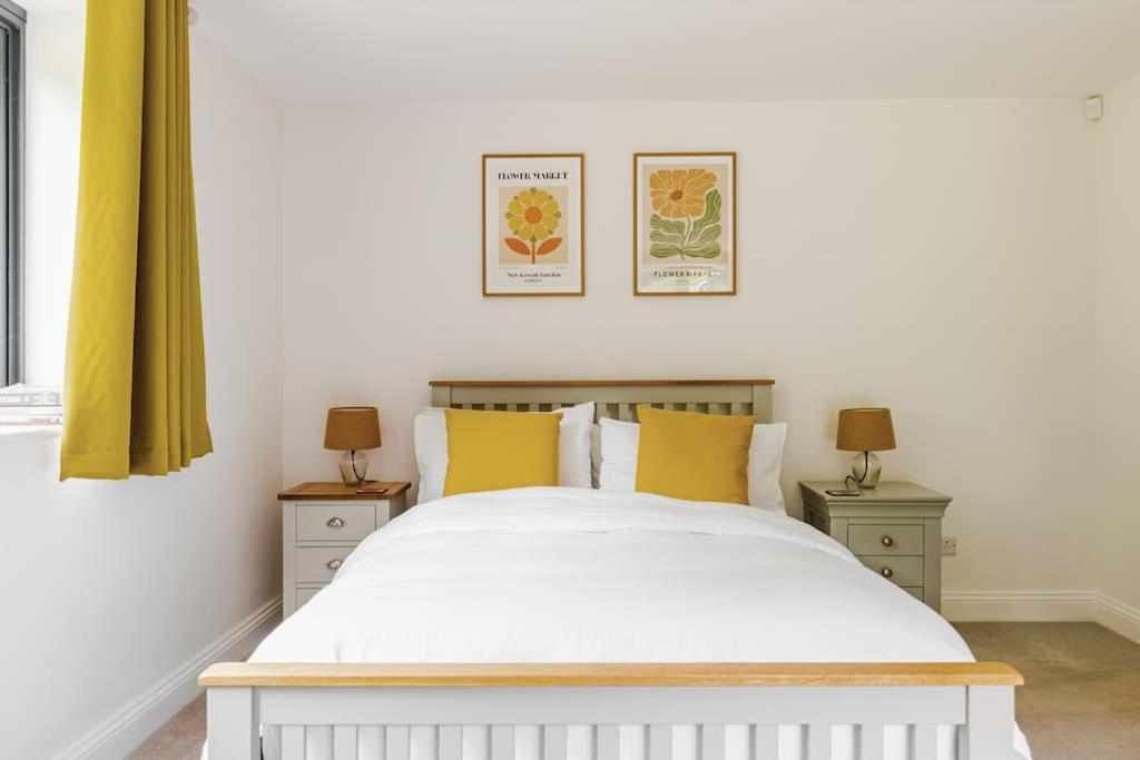 Stylish Cotswolds Retreat nestled between Bath and Castle Combe view 2