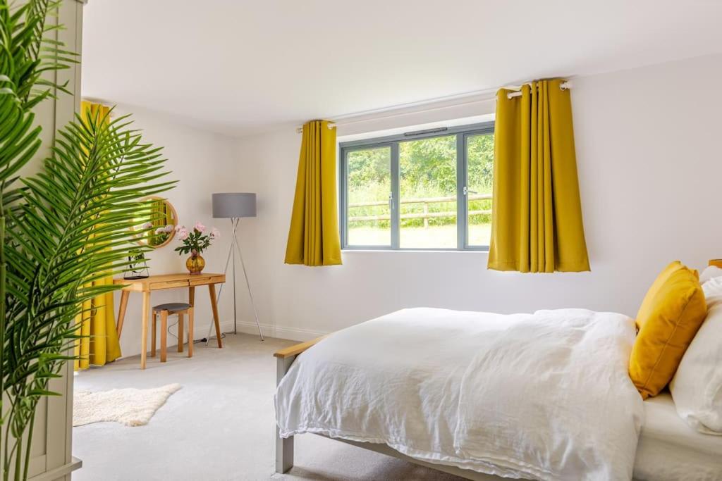 Stylish Cotswolds Retreat nestled between Bath and Castle Combe view 3