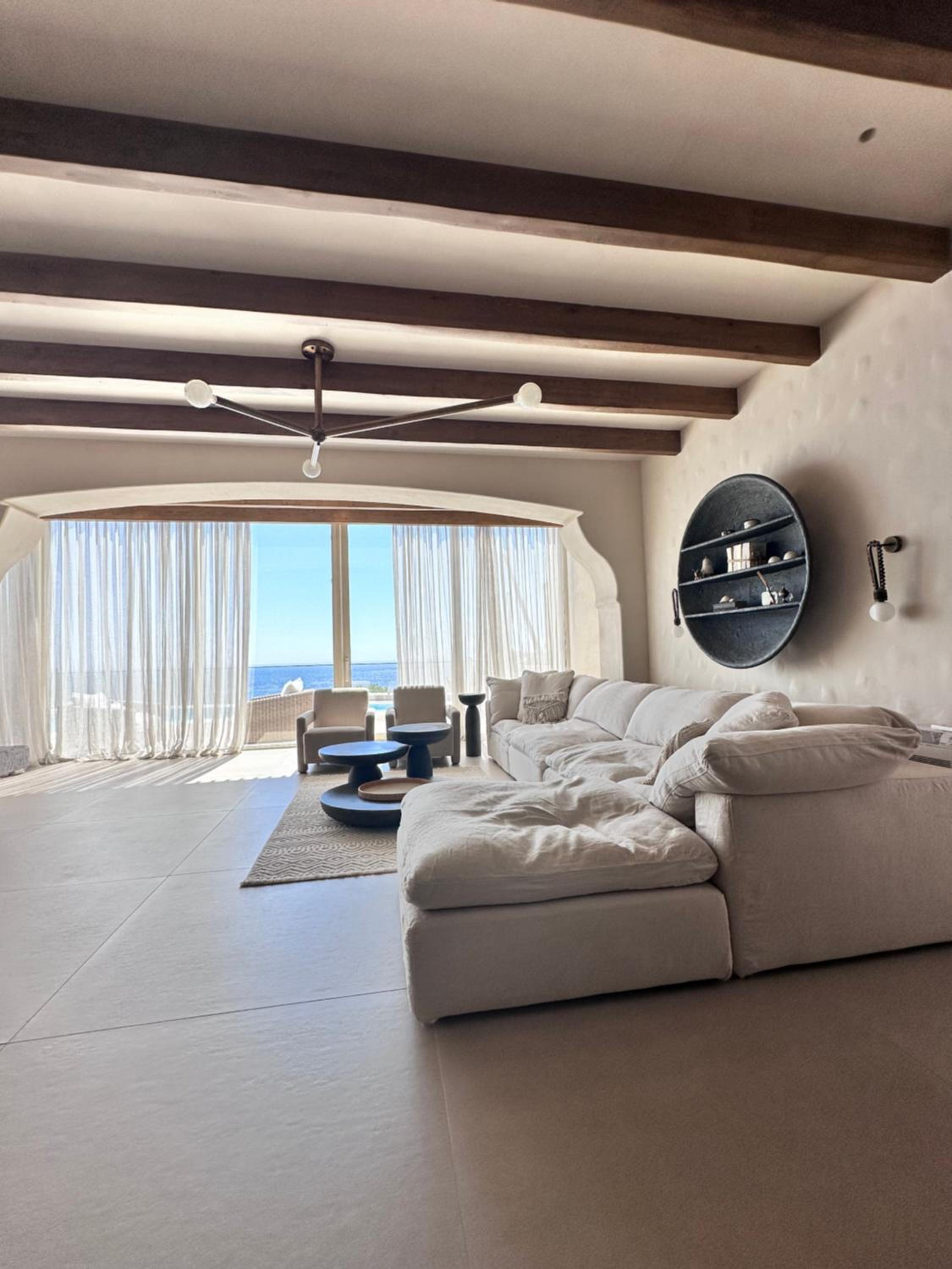 Del Mar Luxury 6 Bedroom Villa with Private Pool and Seafront