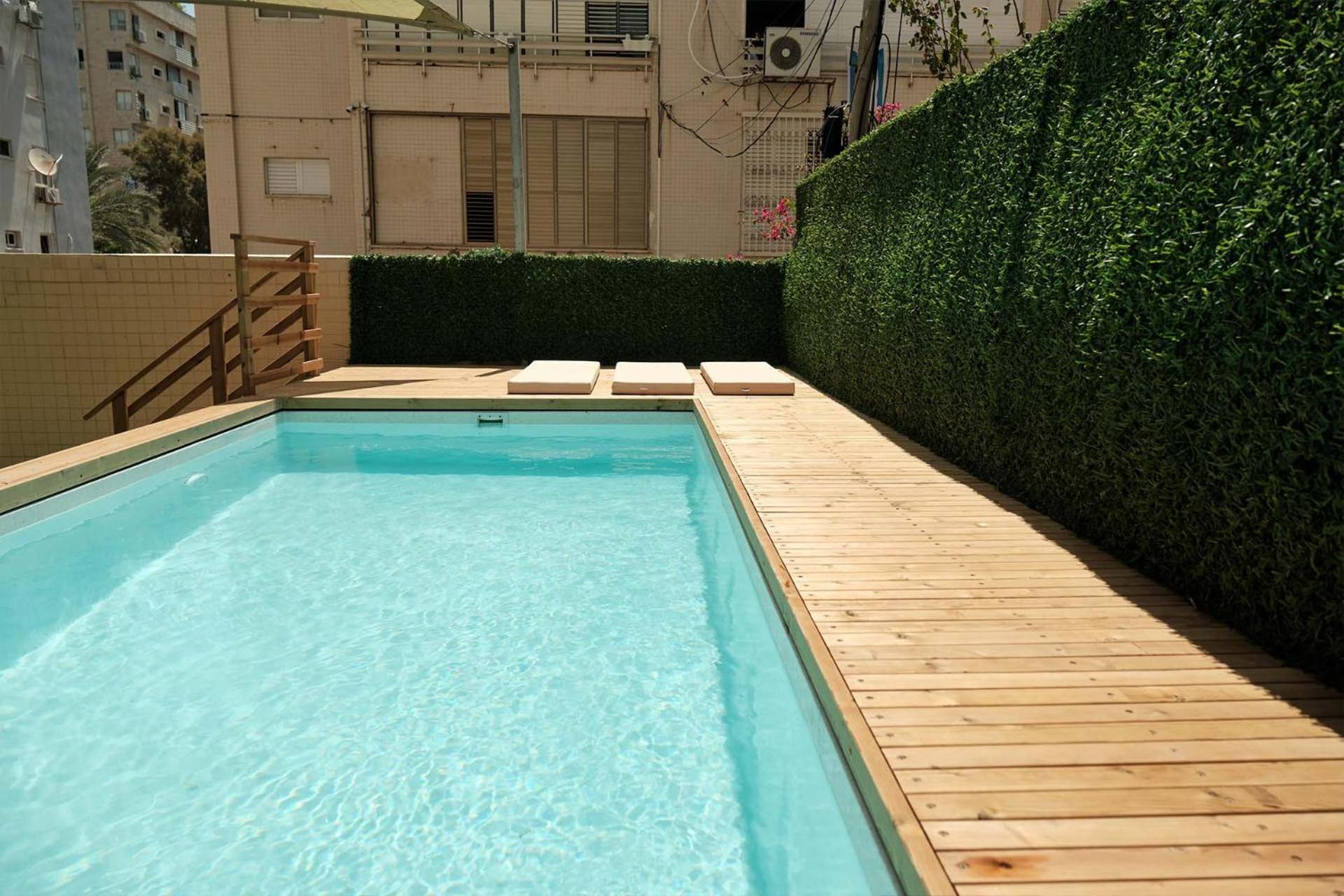 EASY Suites By The Sea with a shared pool view 5
