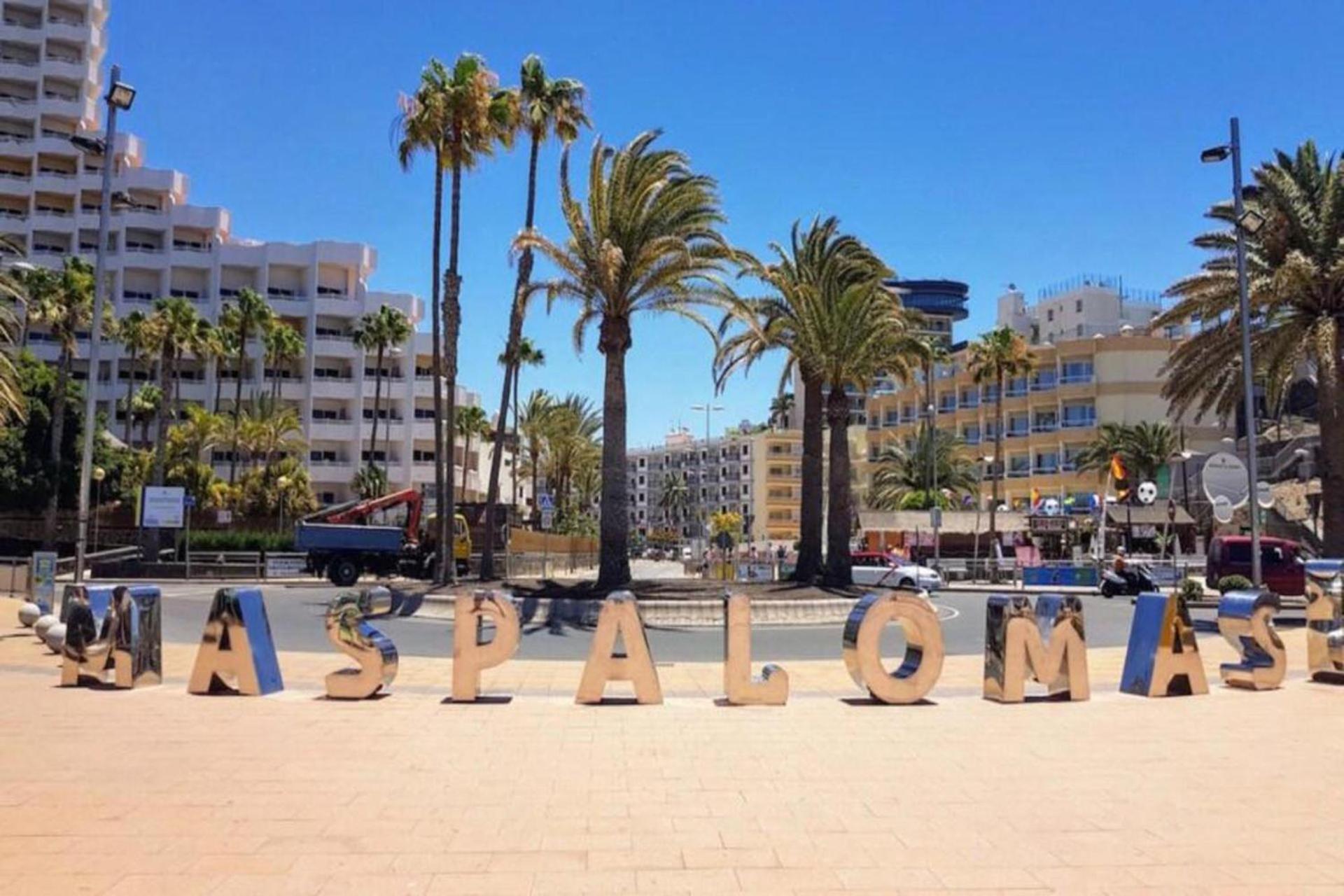Renovated Apartment by the Sea in Playa del Ingles view 3