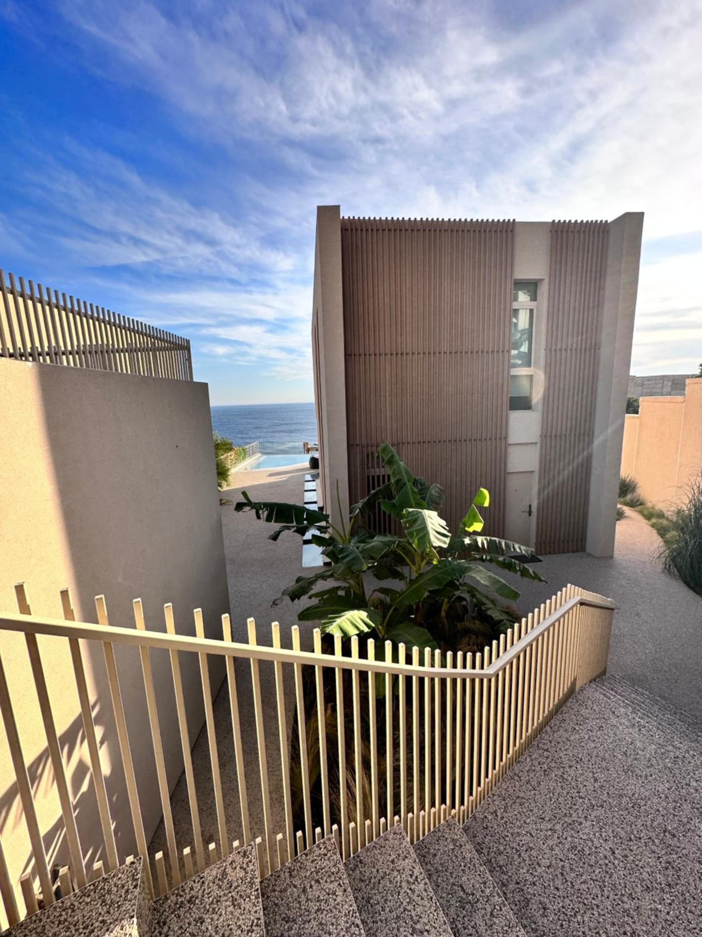 Del Mar Luxury 6 Bedroom Villa with Private Pool and Seafront