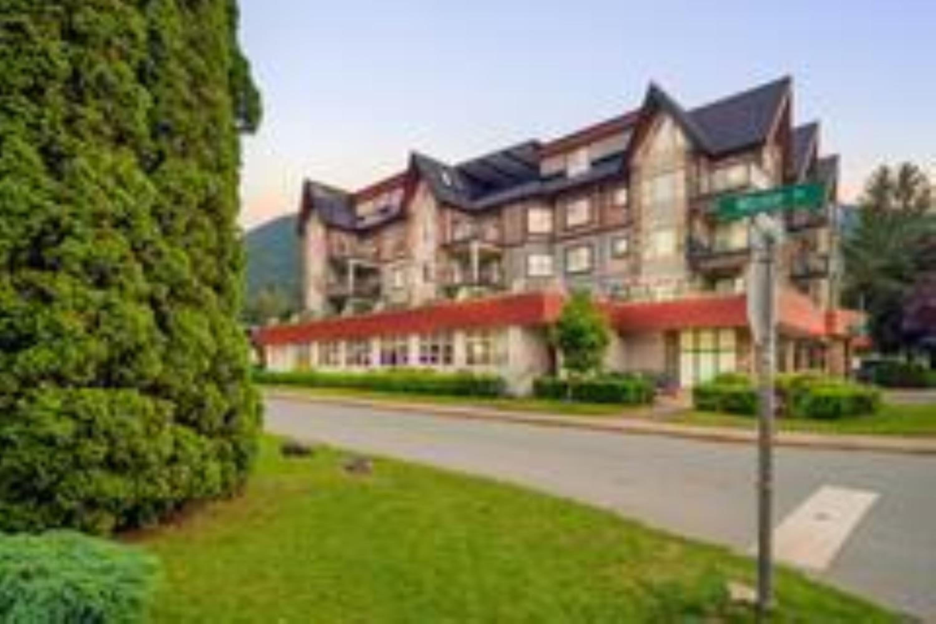 Lakefront Lux 2BR Symphony Of Comfort Style For 12