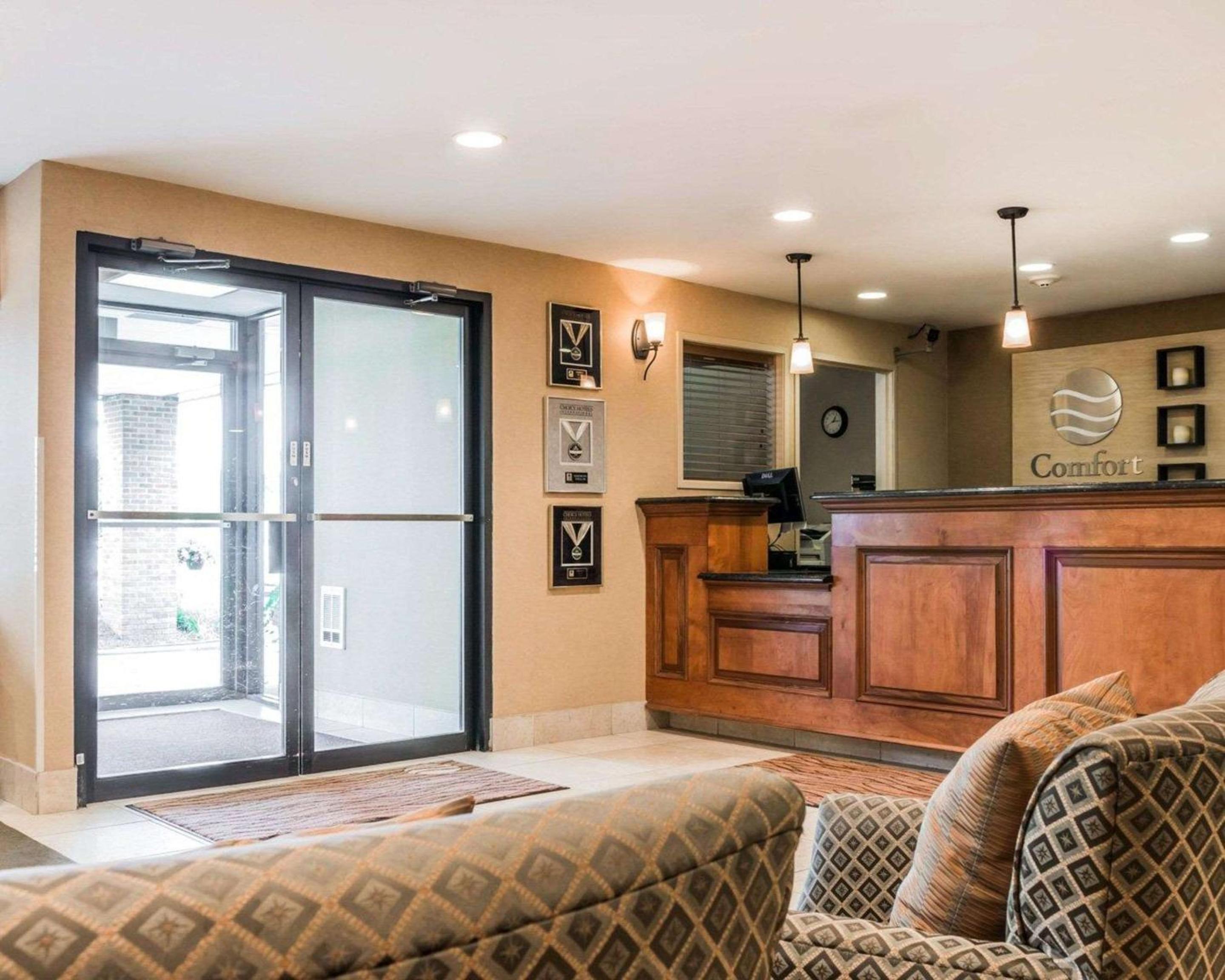 Detroit Vacations - Comfort Inn - Property Image 4