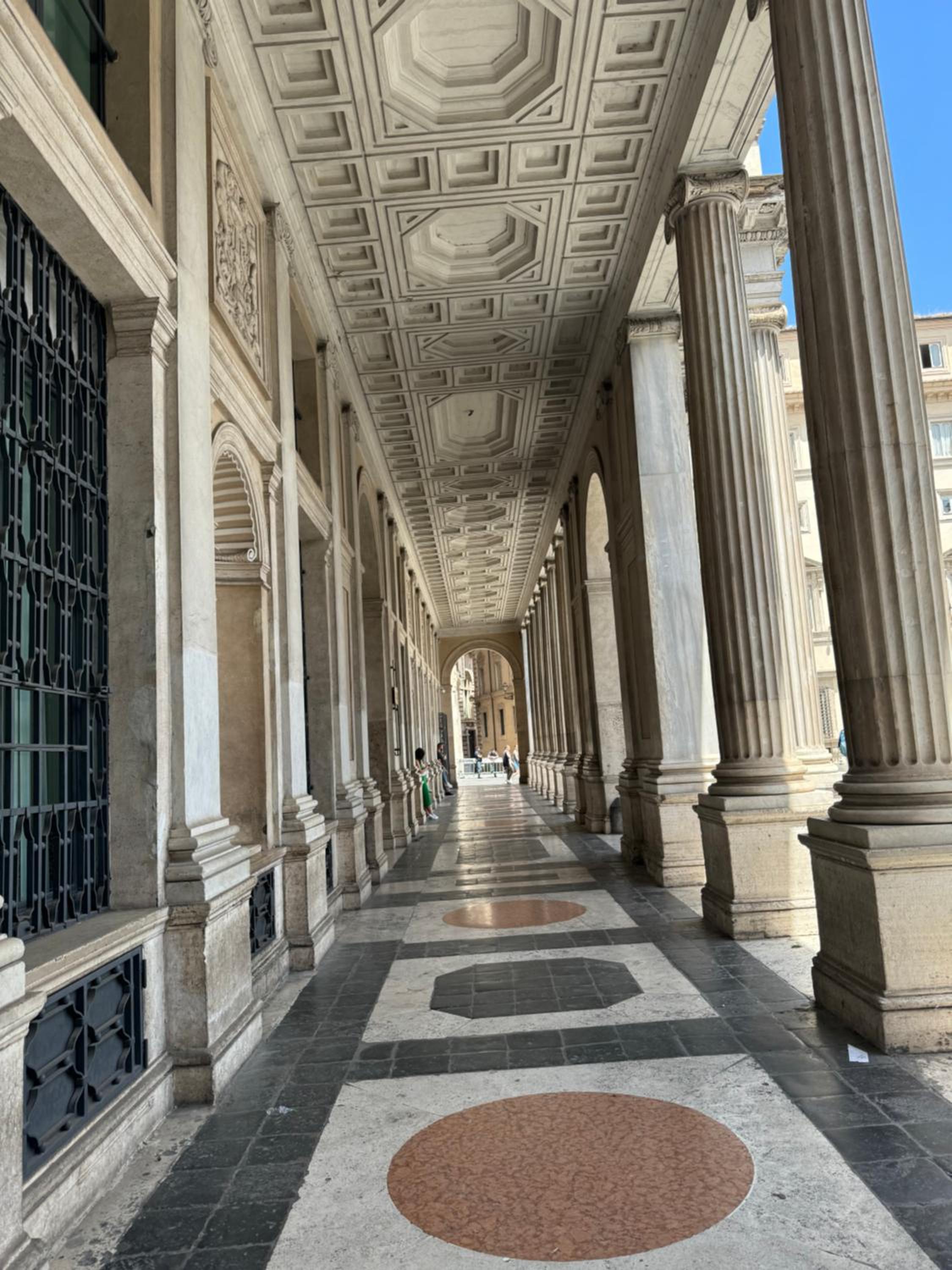 Maison Luxury Pantheon