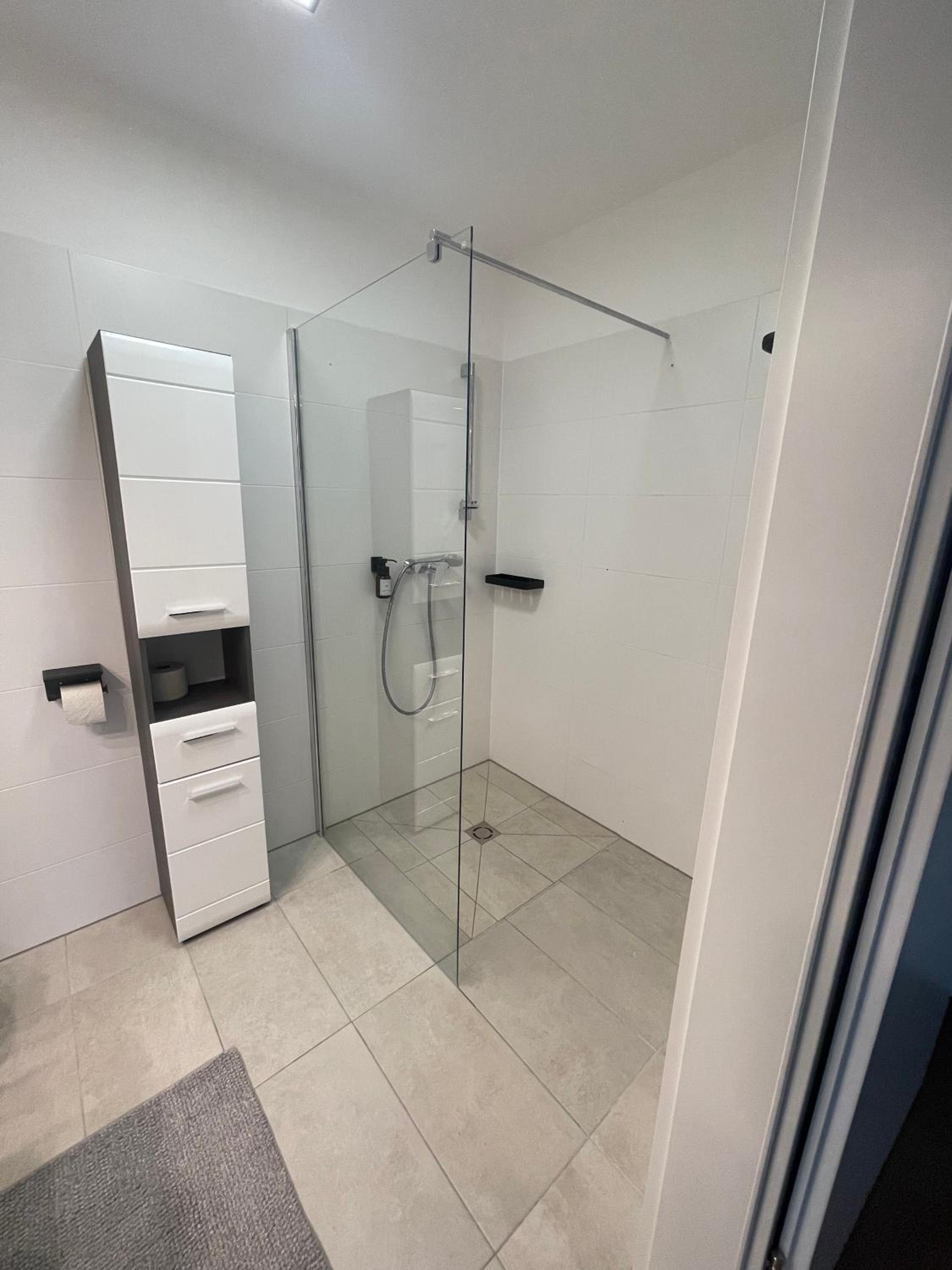Luxusapartment mit 40 qm Terrasse, E-Parkplatz und Parkplatz
