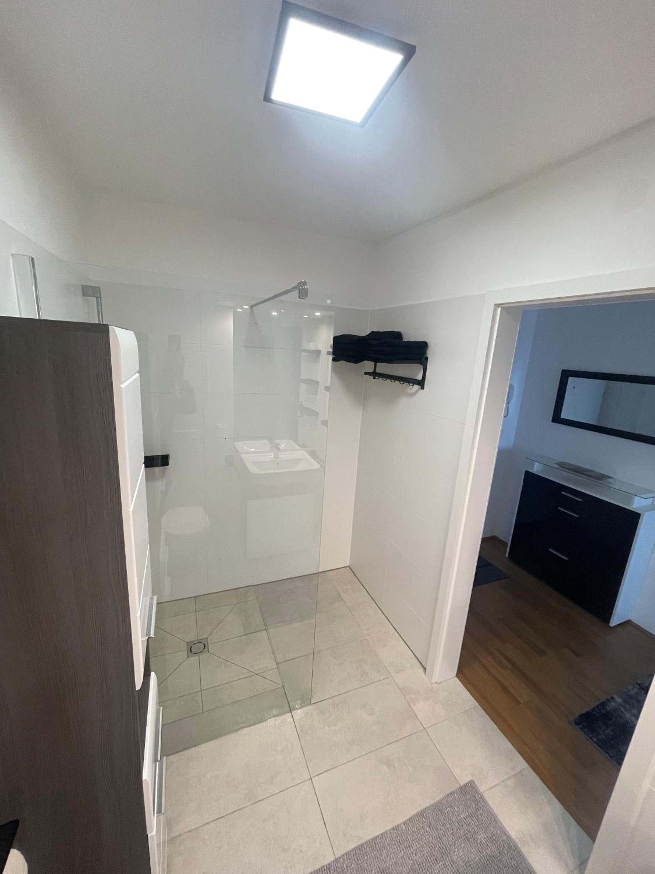 Luxusapartment mit 40 qm Terrasse, E-Parkplatz und Parkplatz