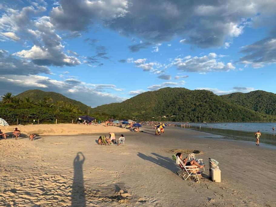 Linda casa na Lagoinha a 150m da praia, 4 suítes, 16 hóspedes com roupa de cama, condomínio Salga