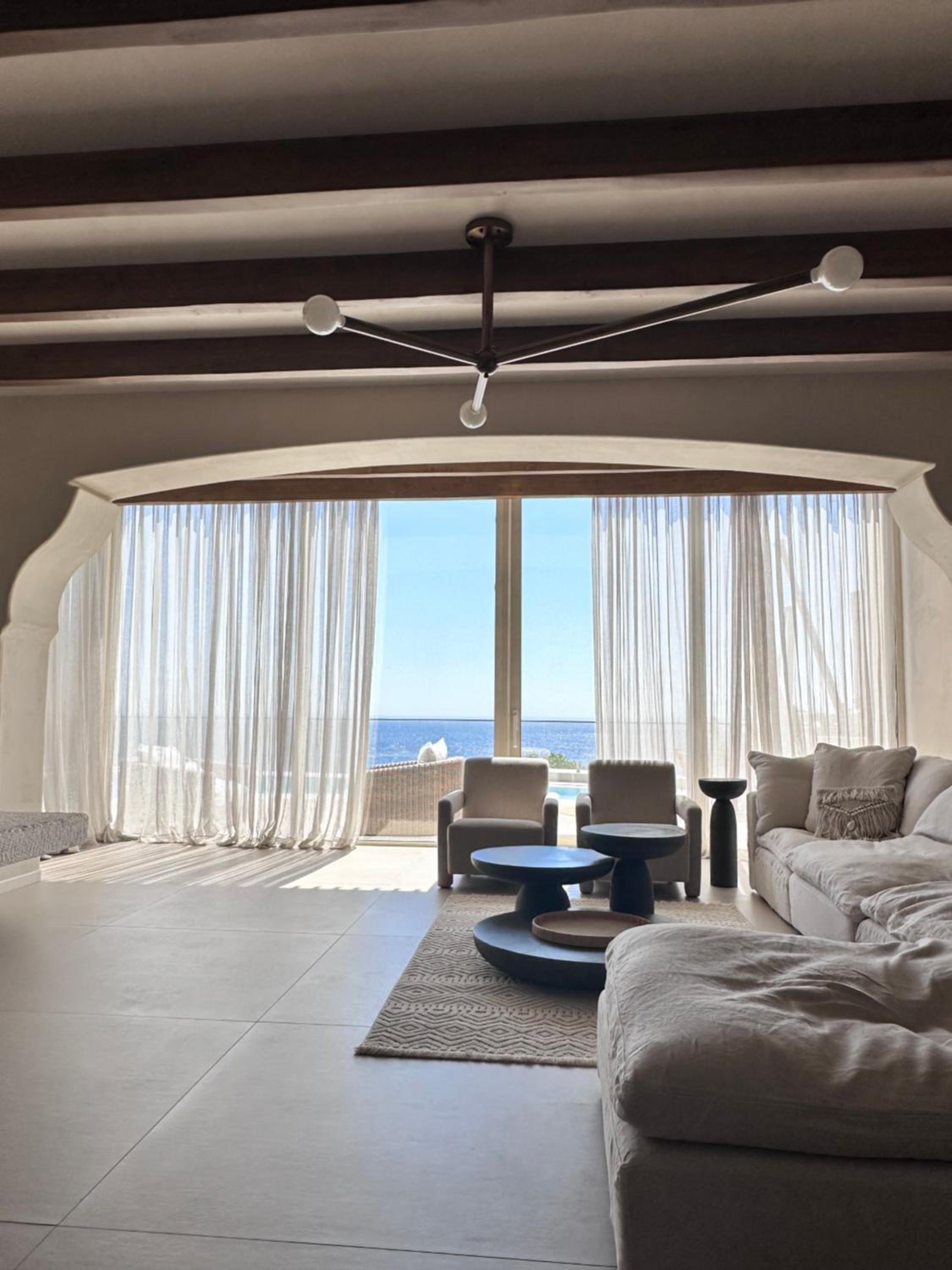 Del Mar Luxury 6 Bedroom Villa with Private Pool and Seafront