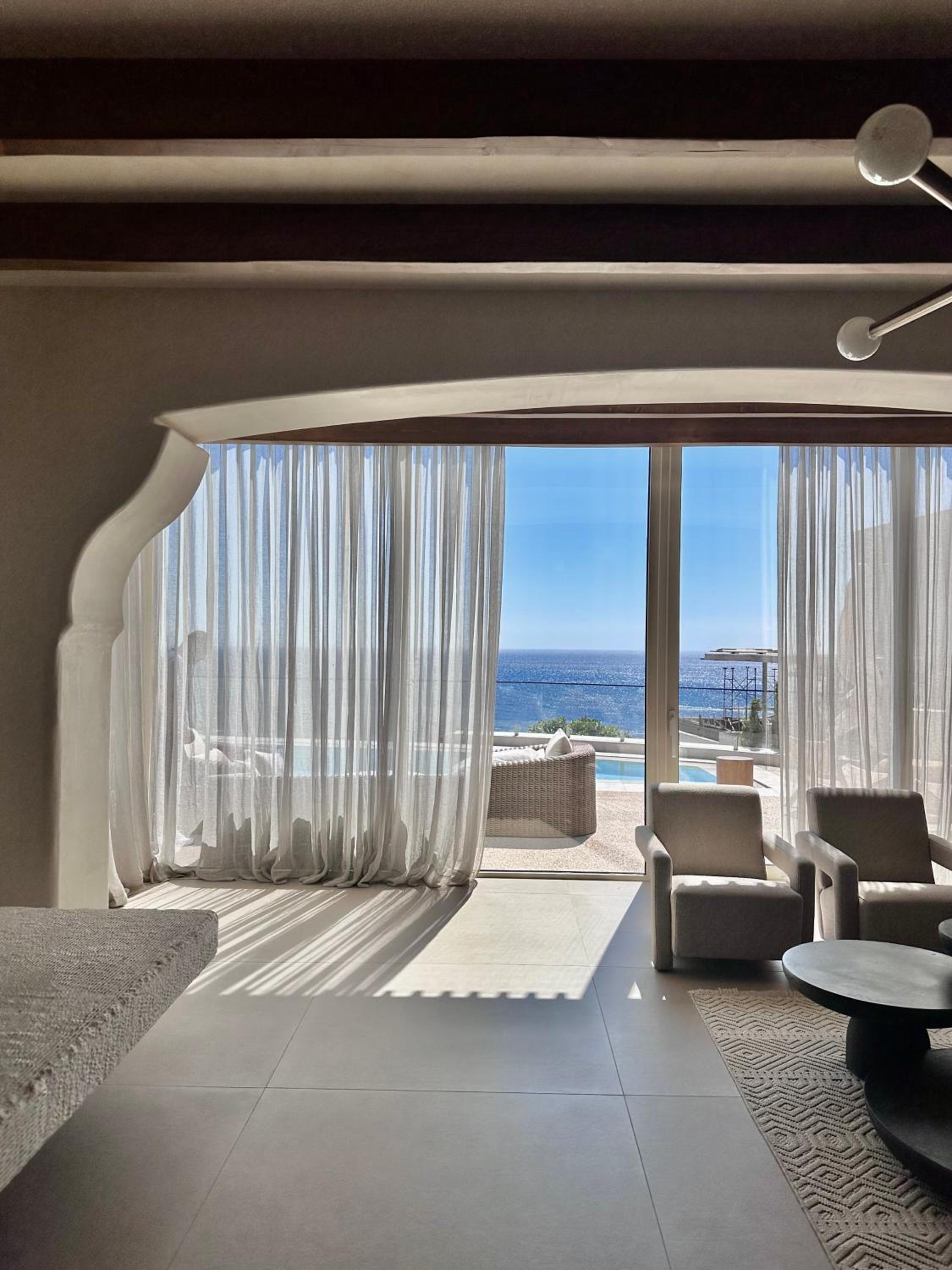 Del Mar Luxury 6 Bedroom Villa with Private Pool and Seafront