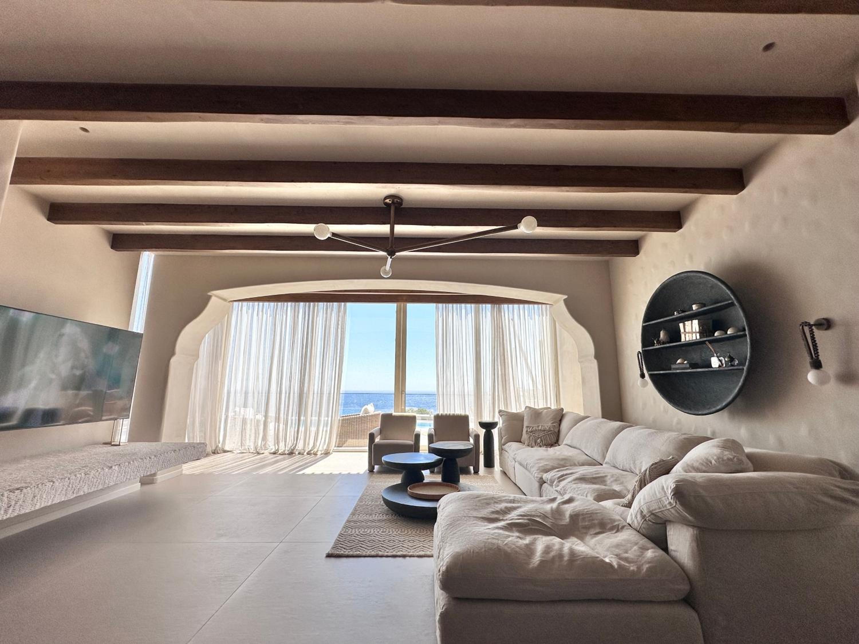 Del Mar Luxury 6 Bedroom Villa with Private Pool and Seafront