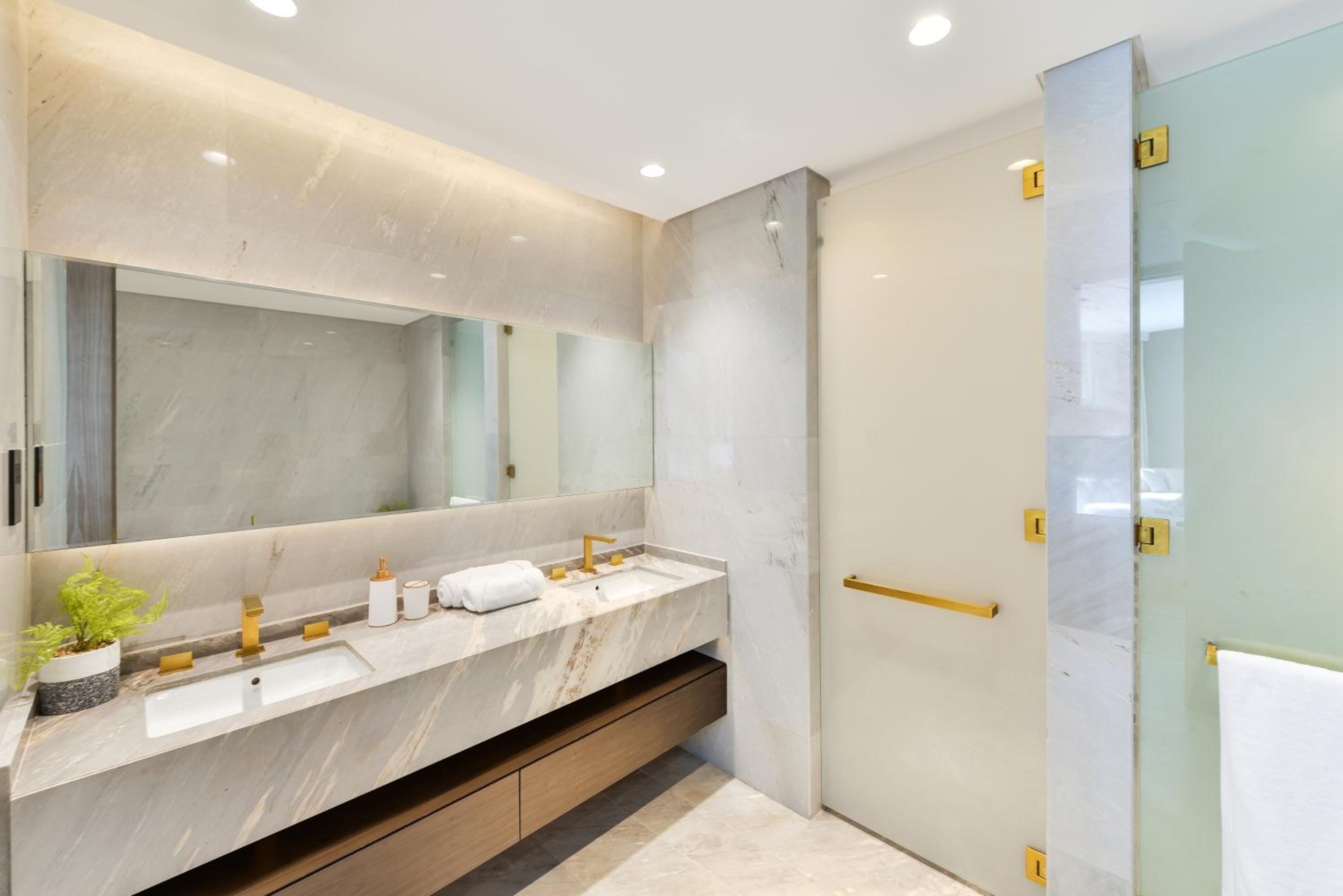 Maison Privee - Glamourous Apt with Sea Views at FIVE Palm