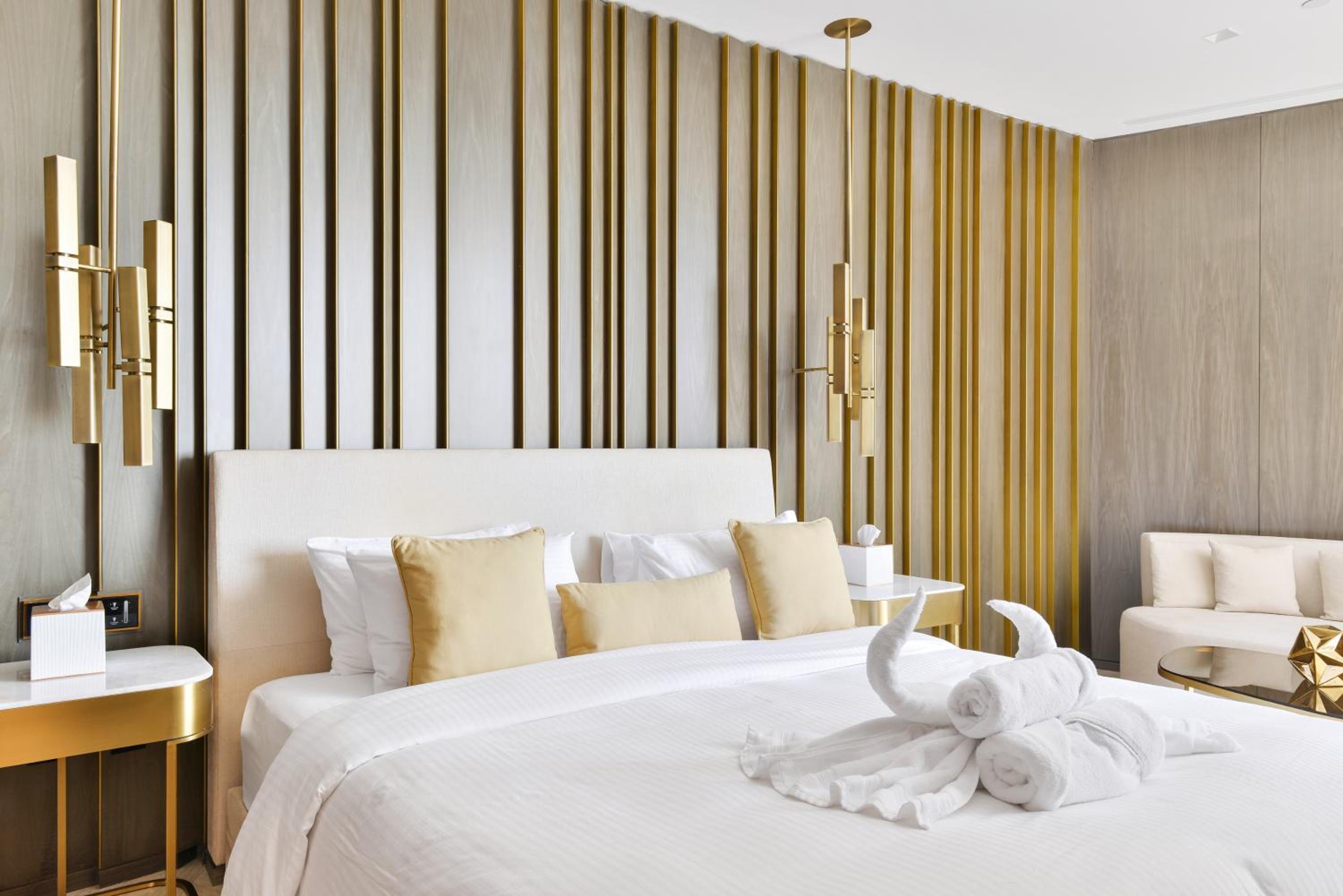 Maison Privee - Glamourous Apt with Sea Views at FIVE Palm