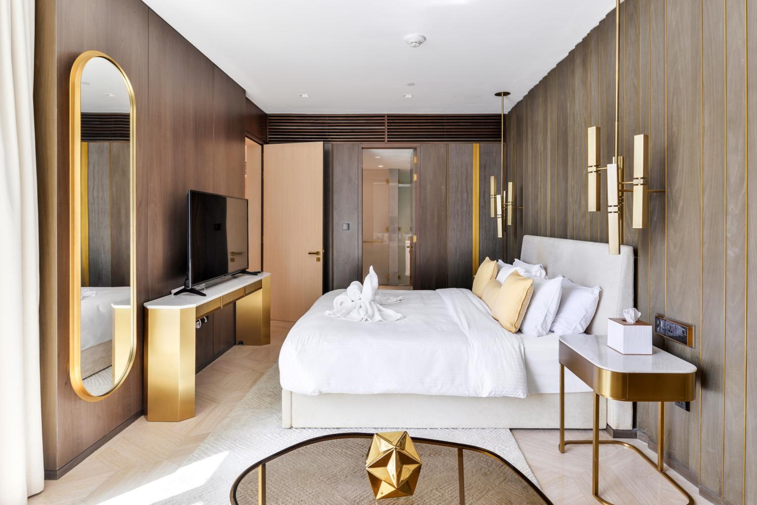 Maison Privee - Glamourous Apt with Sea Views at FIVE Palm