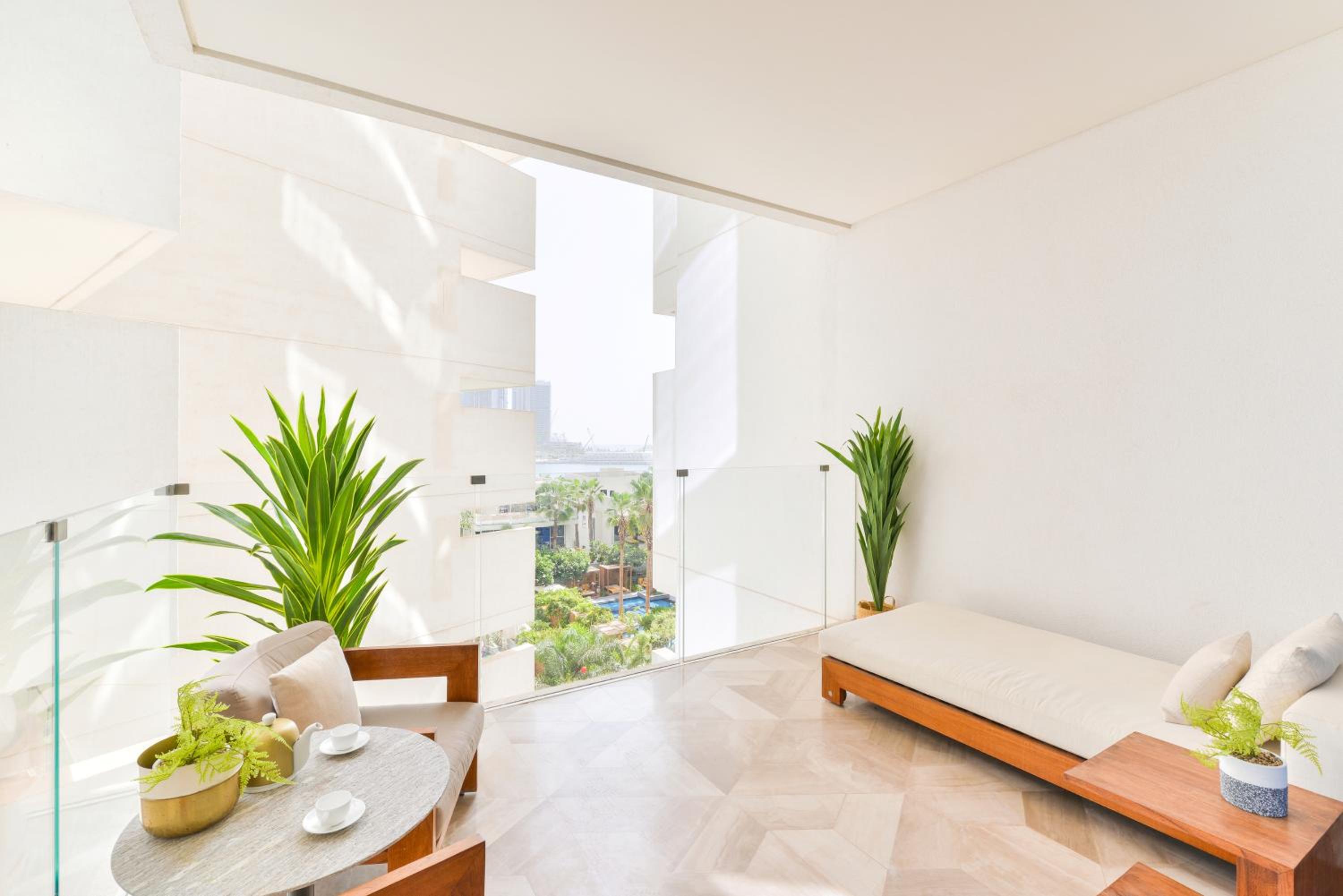 Maison Privee - Glamourous Apt with Sea Views at FIVE Palm