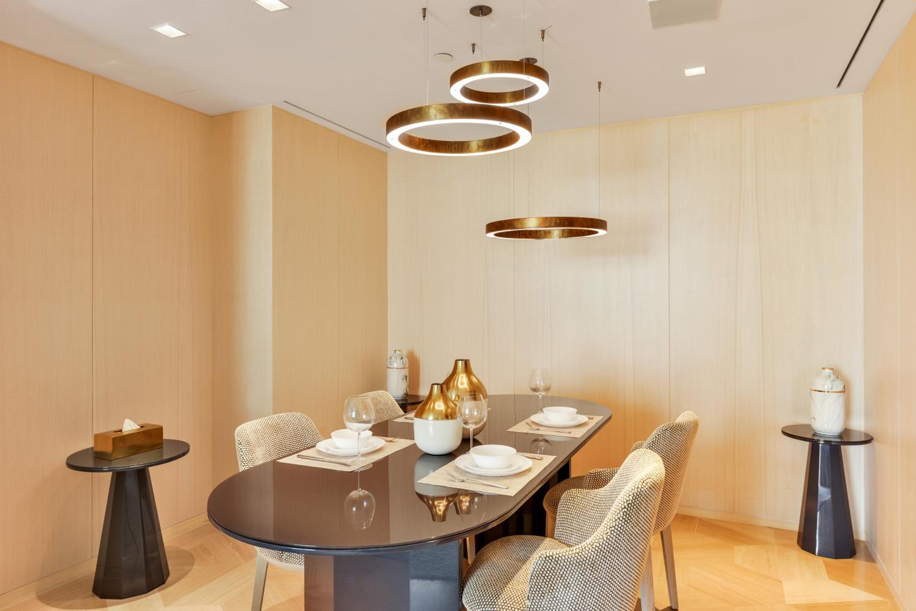 Maison Privee - Glamourous Apt with Sea Views at FIVE Palm
