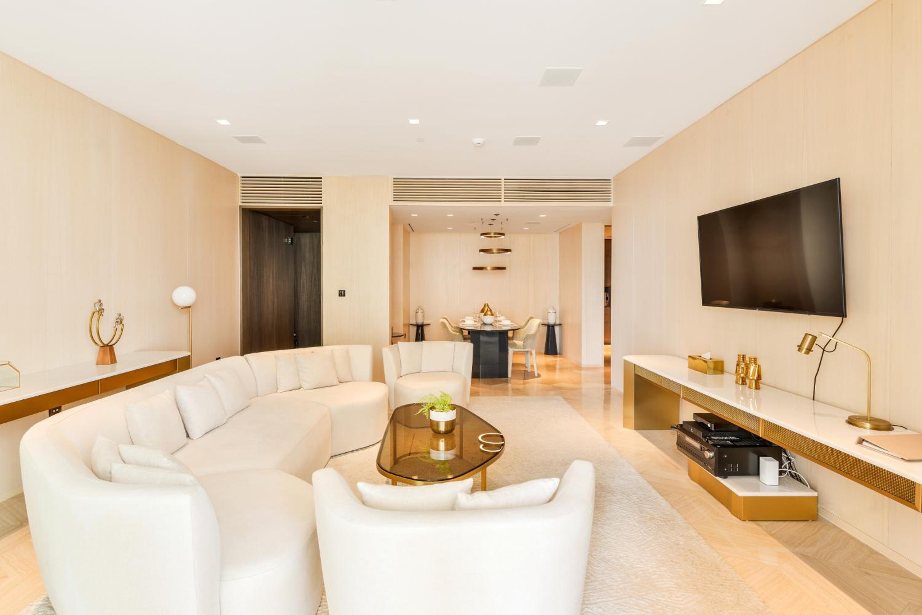 Maison Privee - Glamourous Apt with Sea Views at FIVE Palm