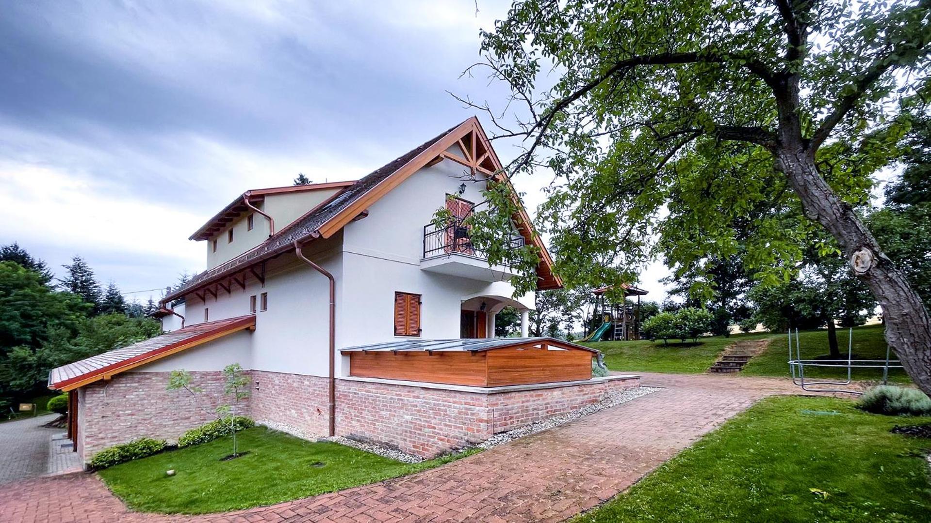Őzkút Apartmanház view 4