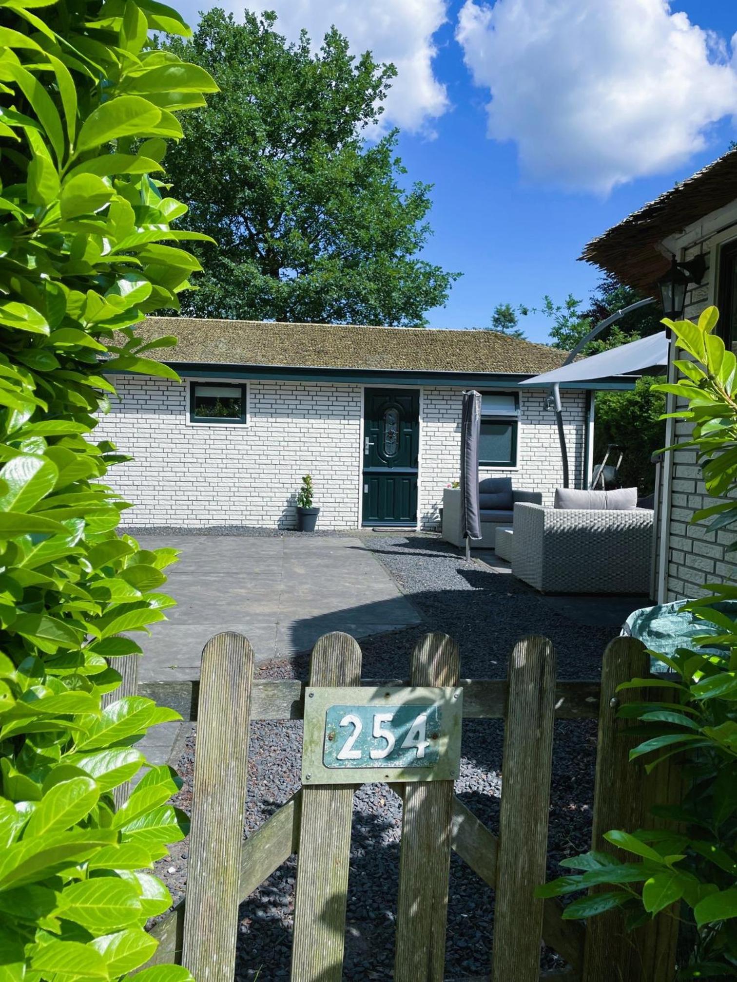 FELICITY - Family Home in the forest