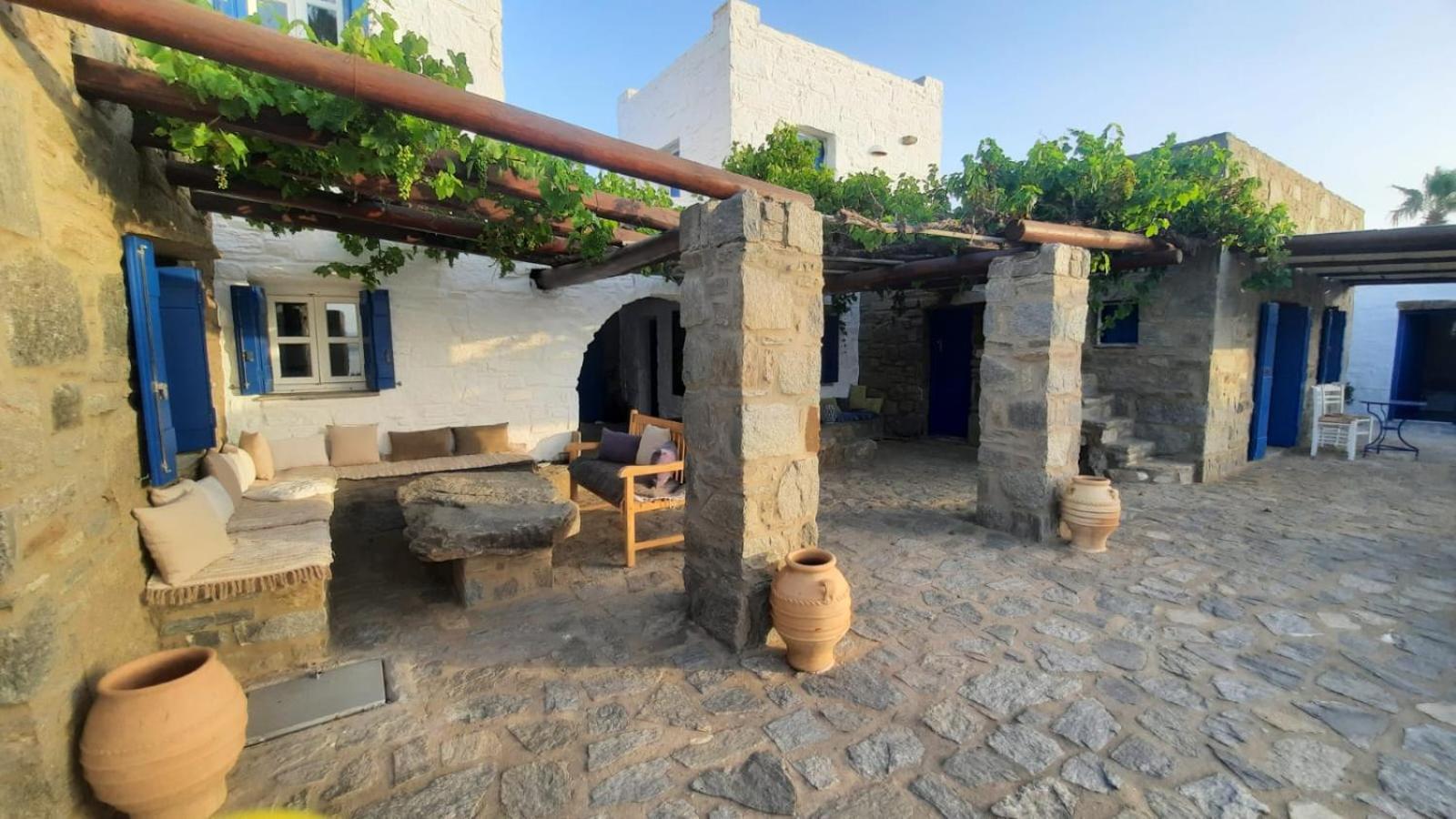 Villa Antinaxos