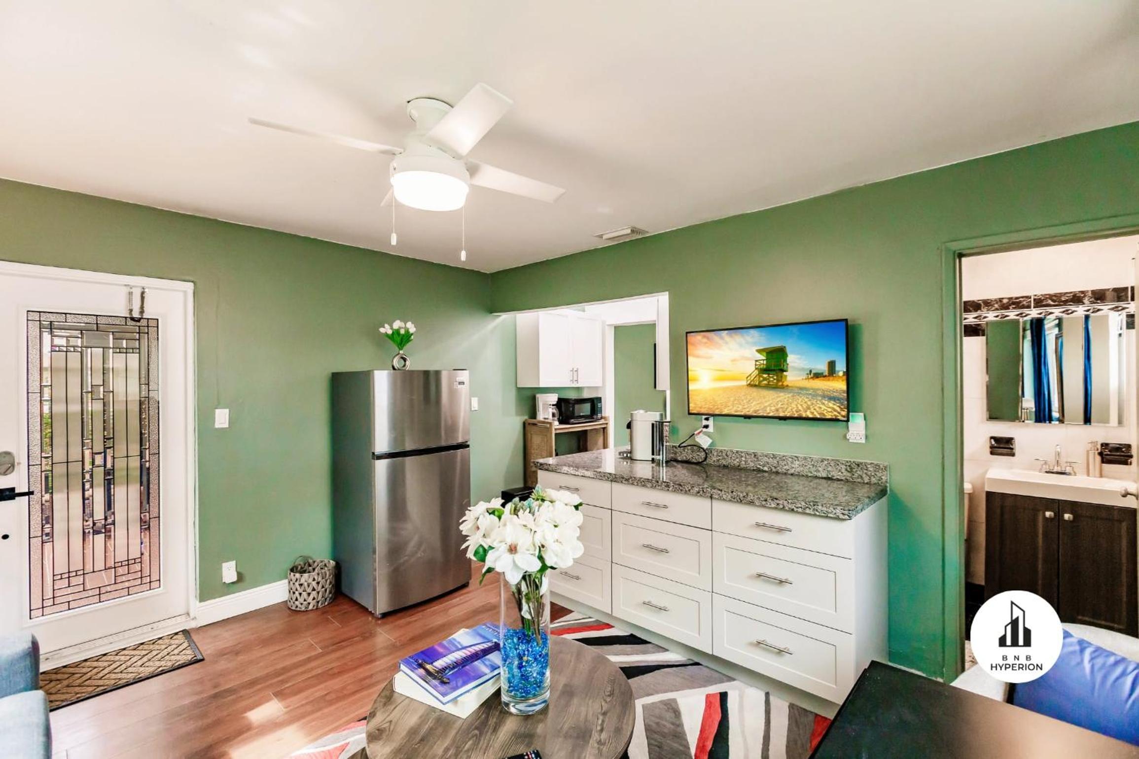 Uhost AI - Updated 1B1B Hideaway - Sleeps 3