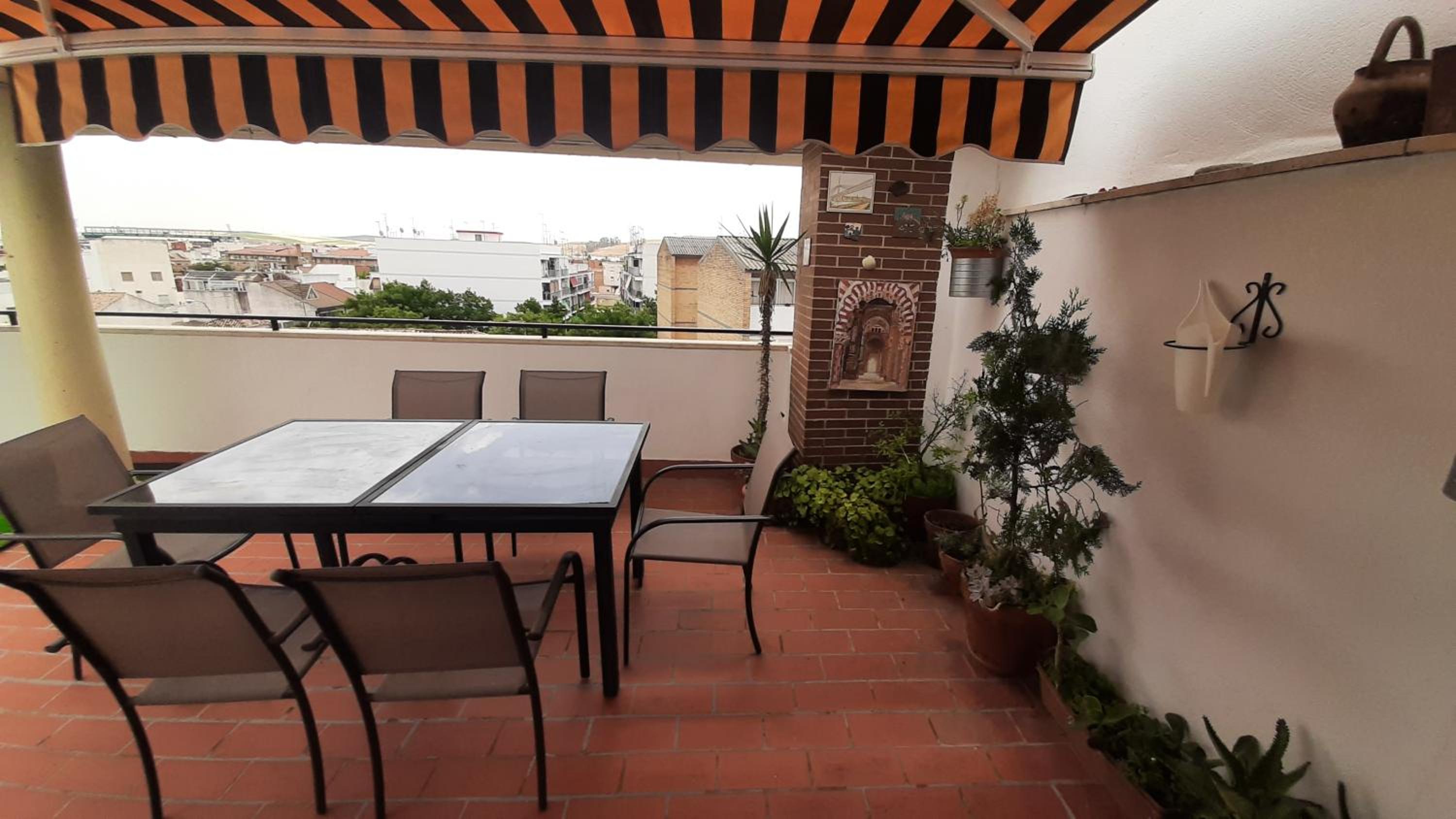 DUPLEX JUNTO AL PUENTE ROMANO con GRAN TERRAZA y PARKING PRIVADO