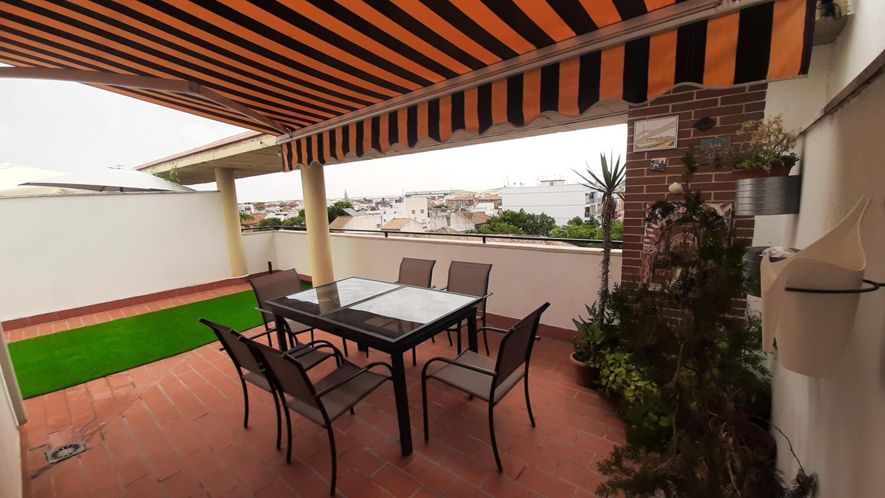 DUPLEX JUNTO AL PUENTE ROMANO con GRAN TERRAZA y PARKING PRIVADO