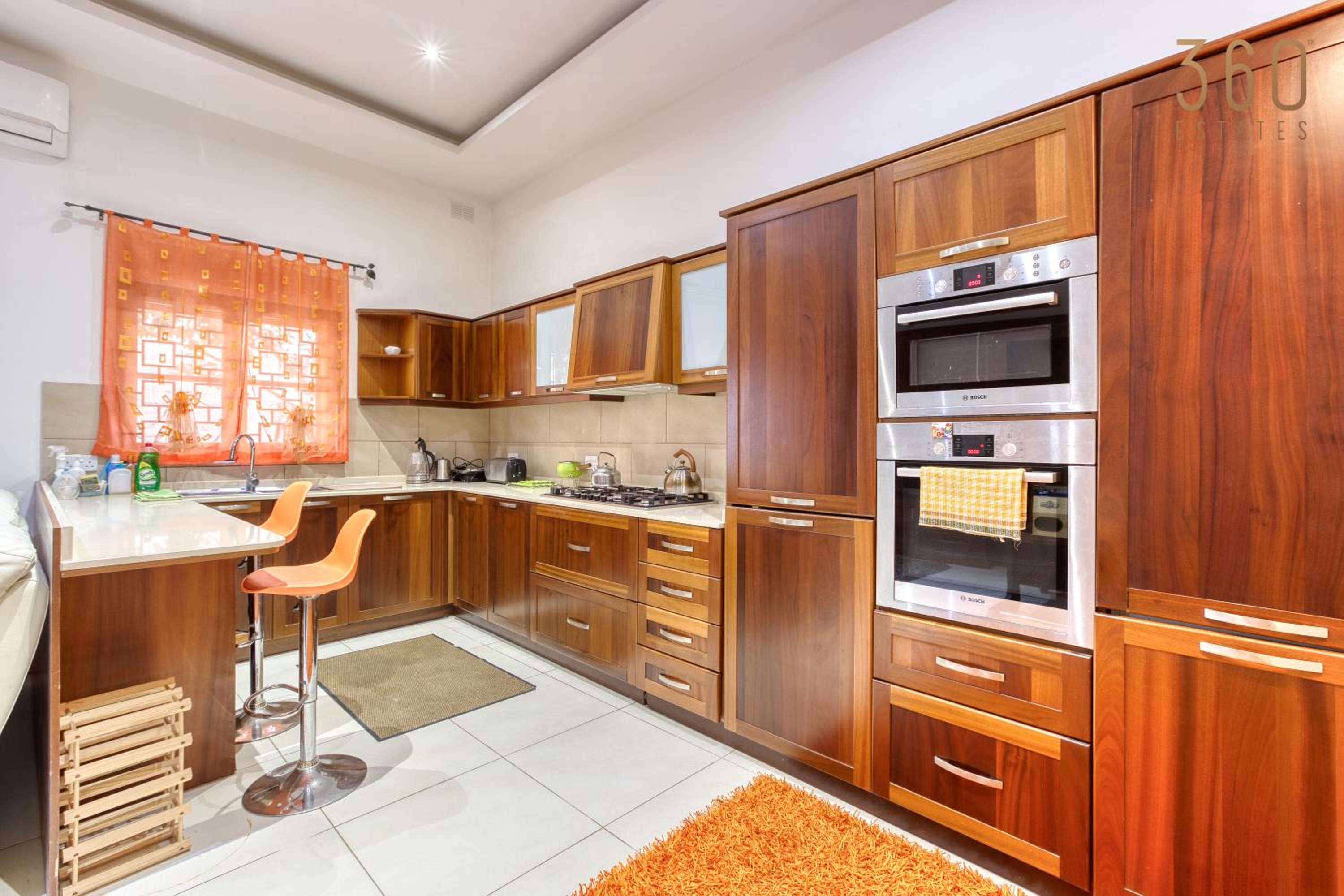 Spacious 4BR Home with wine cellar & hot tub by 360 Estates view 4