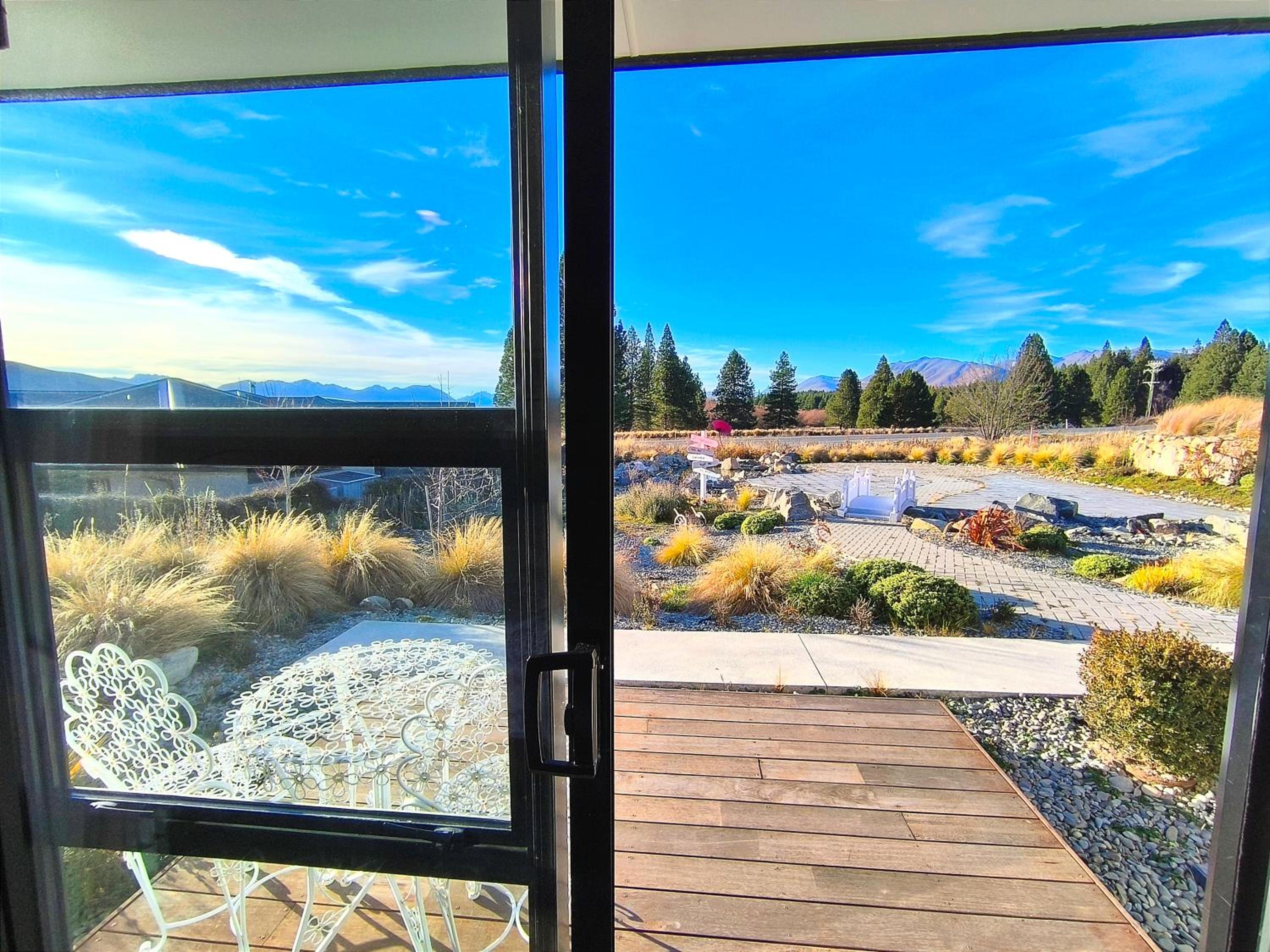 Alice Garden view 5