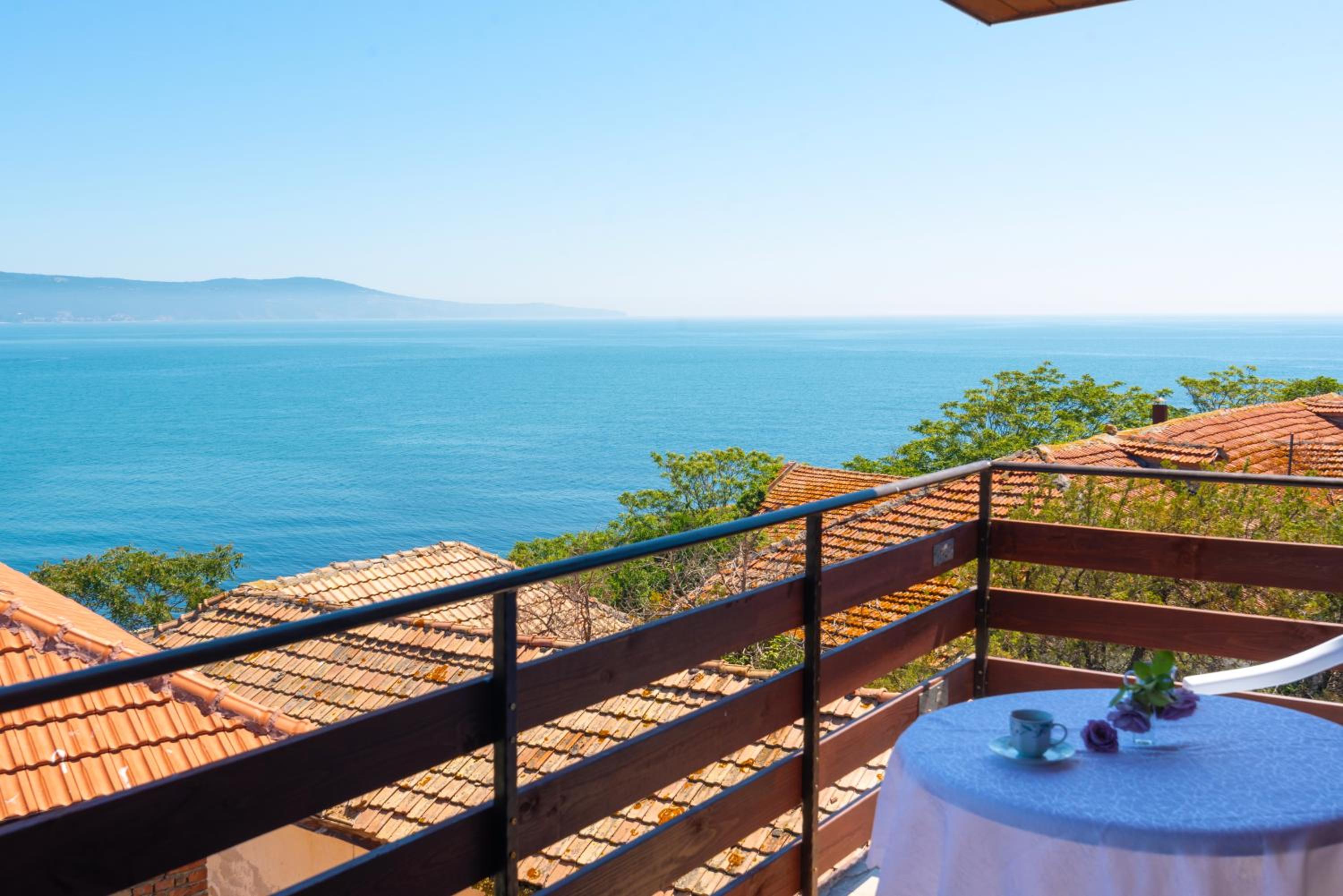 Royal Blue Apartments with Sea View in Old Nessebar