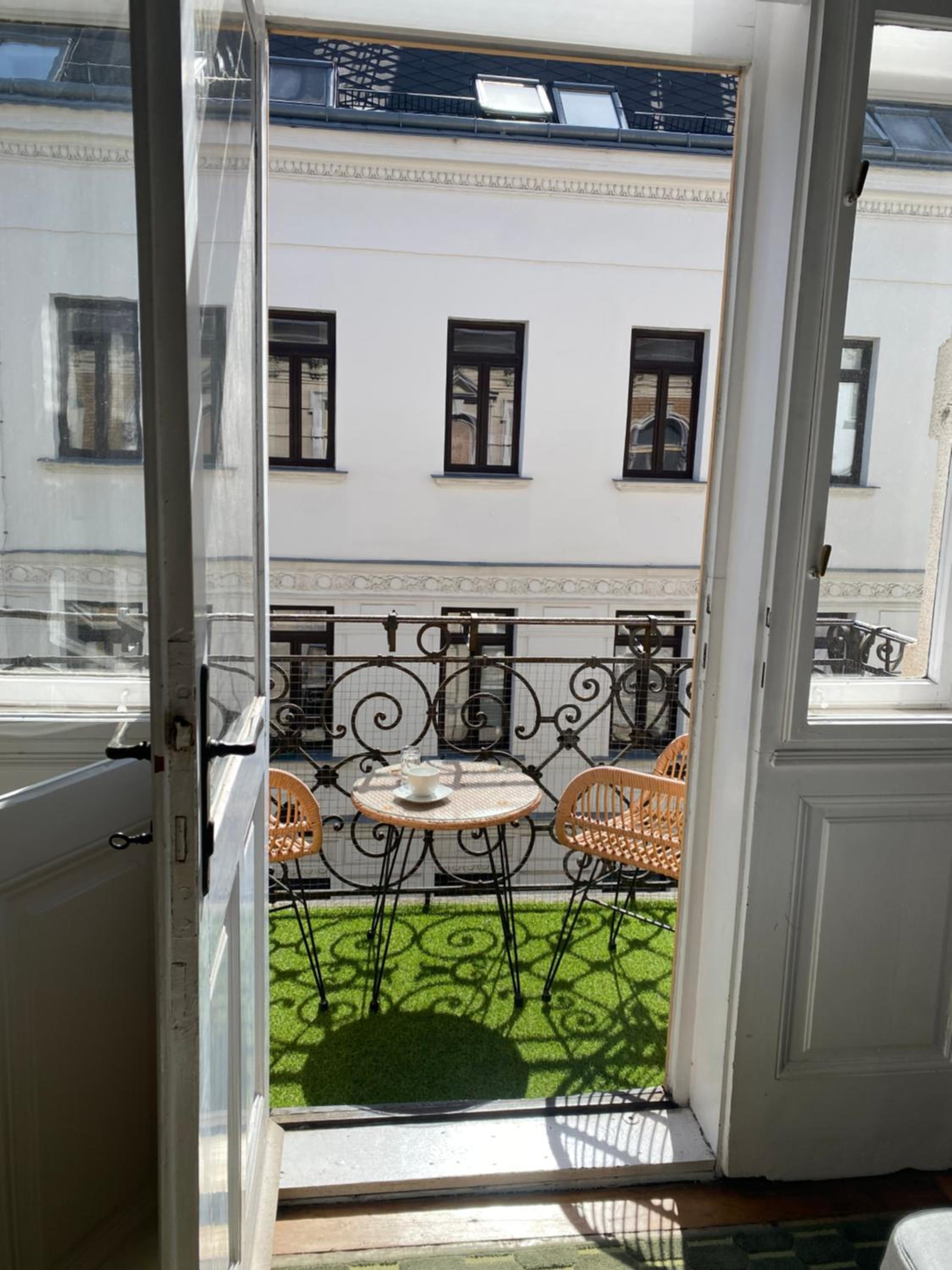 Großzügiger Wiener Altbau gleich neben Schönbrunn