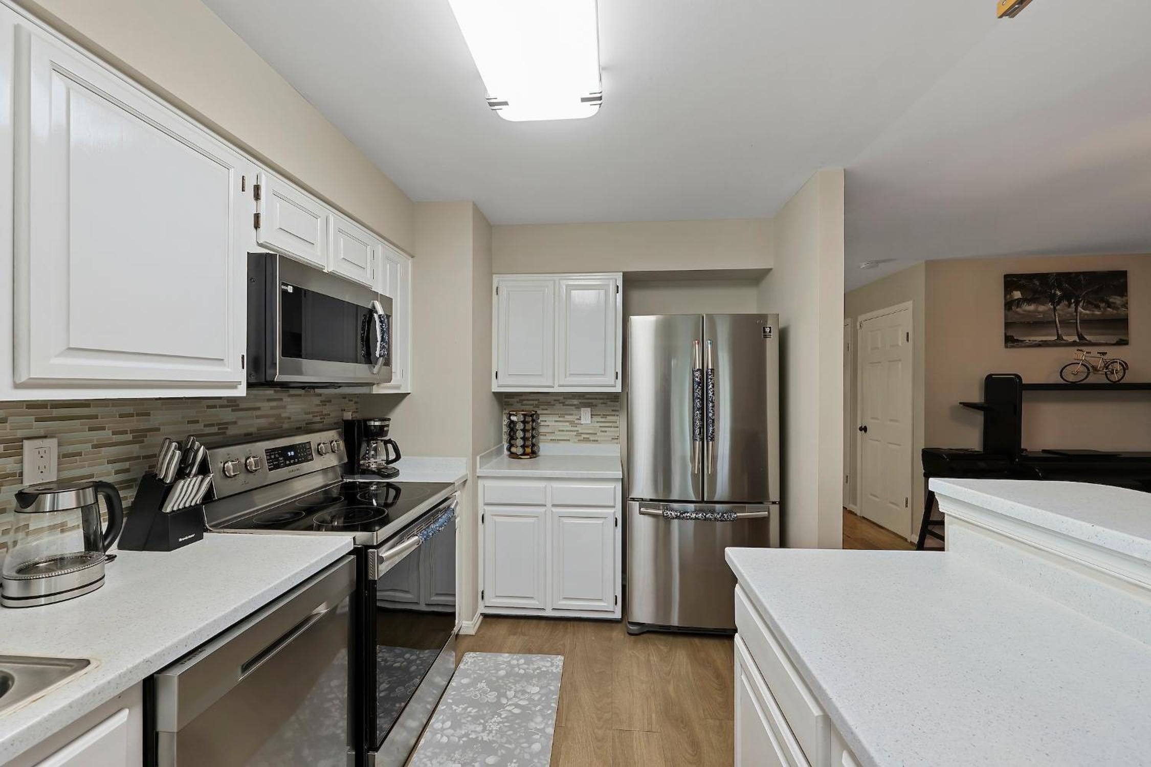 Spacious 3BR Townhouse with Balcony & Gym view 2