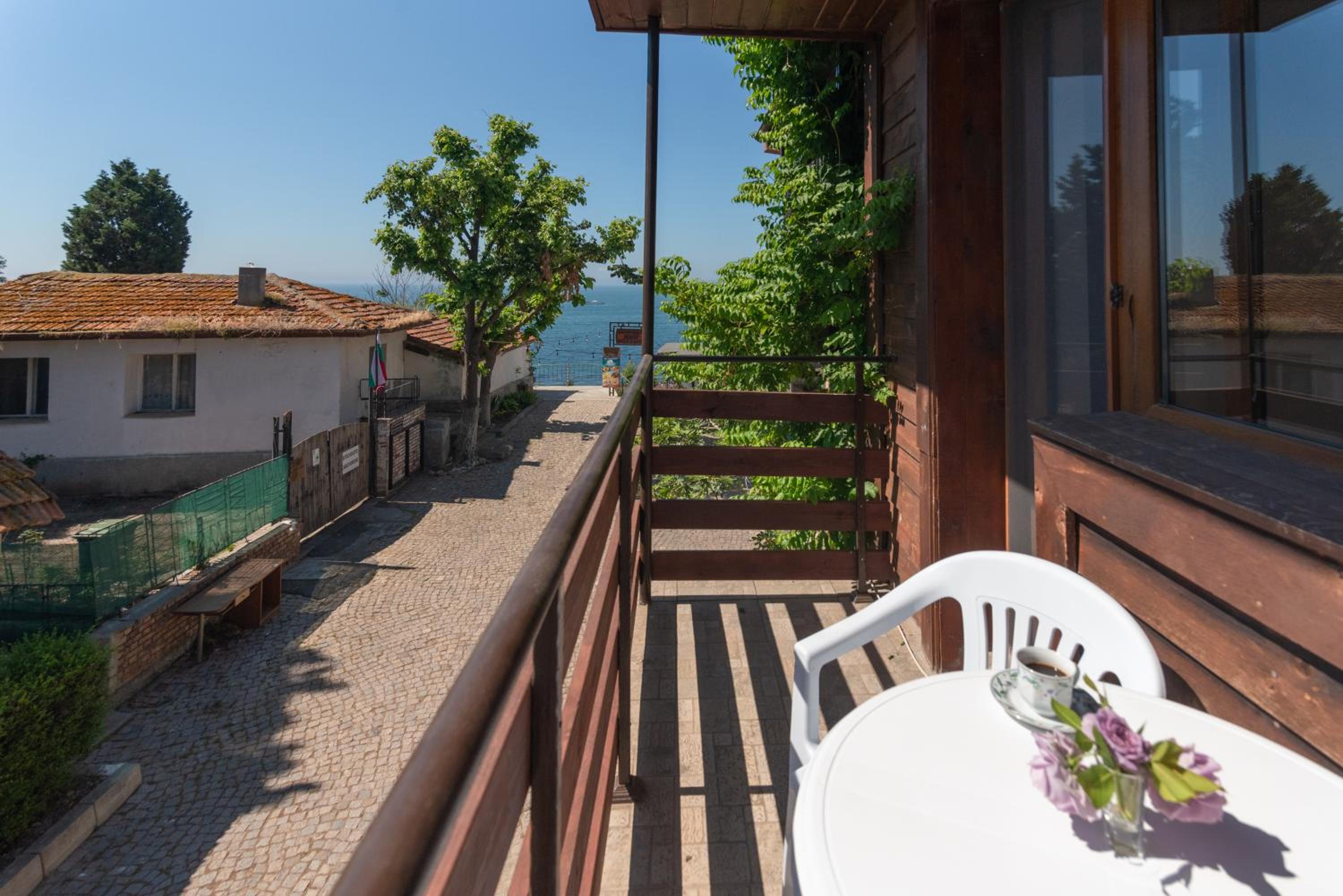 Royal Blue Apartments with Sea View in Old Nessebar