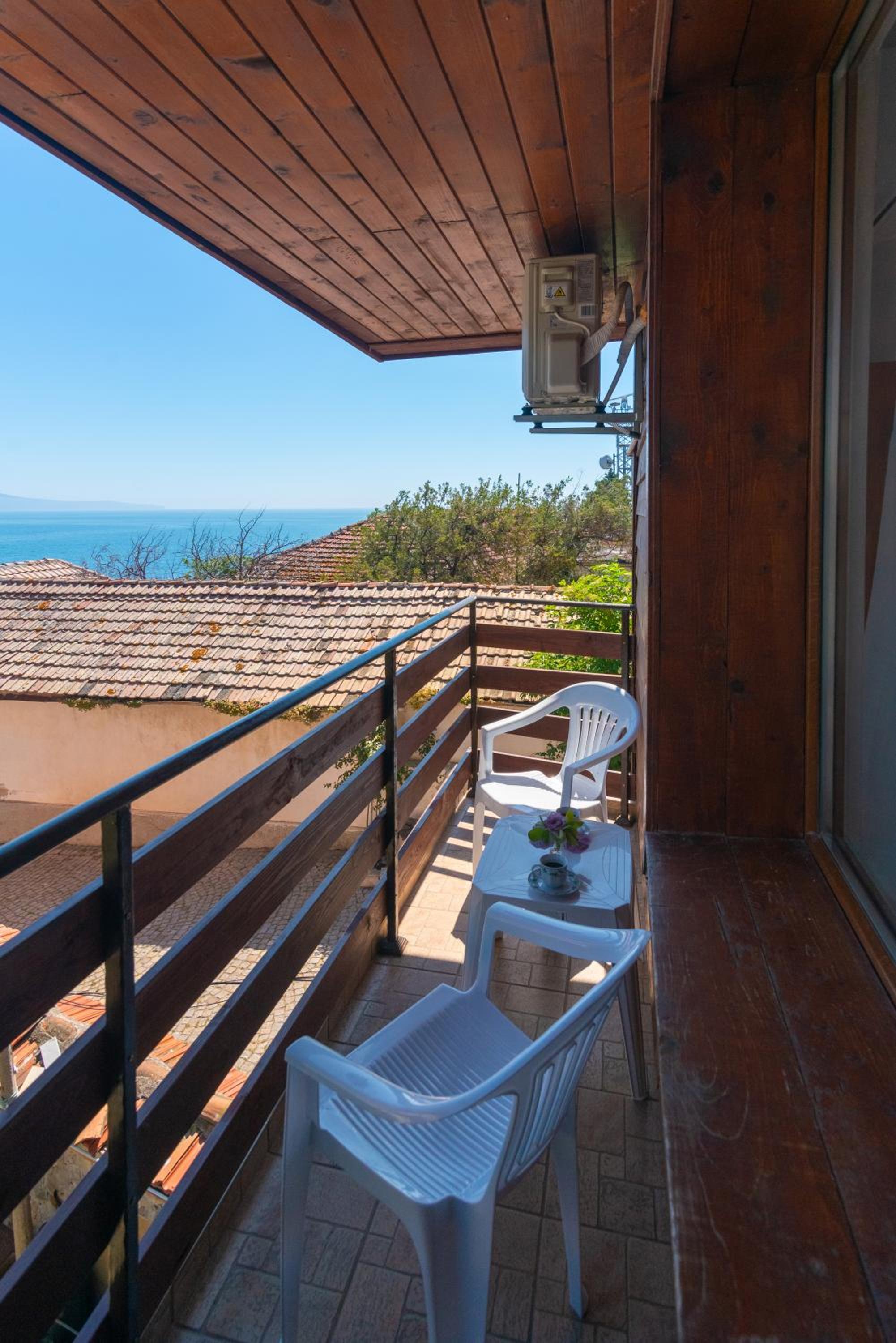 Royal Blue Apartments with Sea View in Old Nessebar