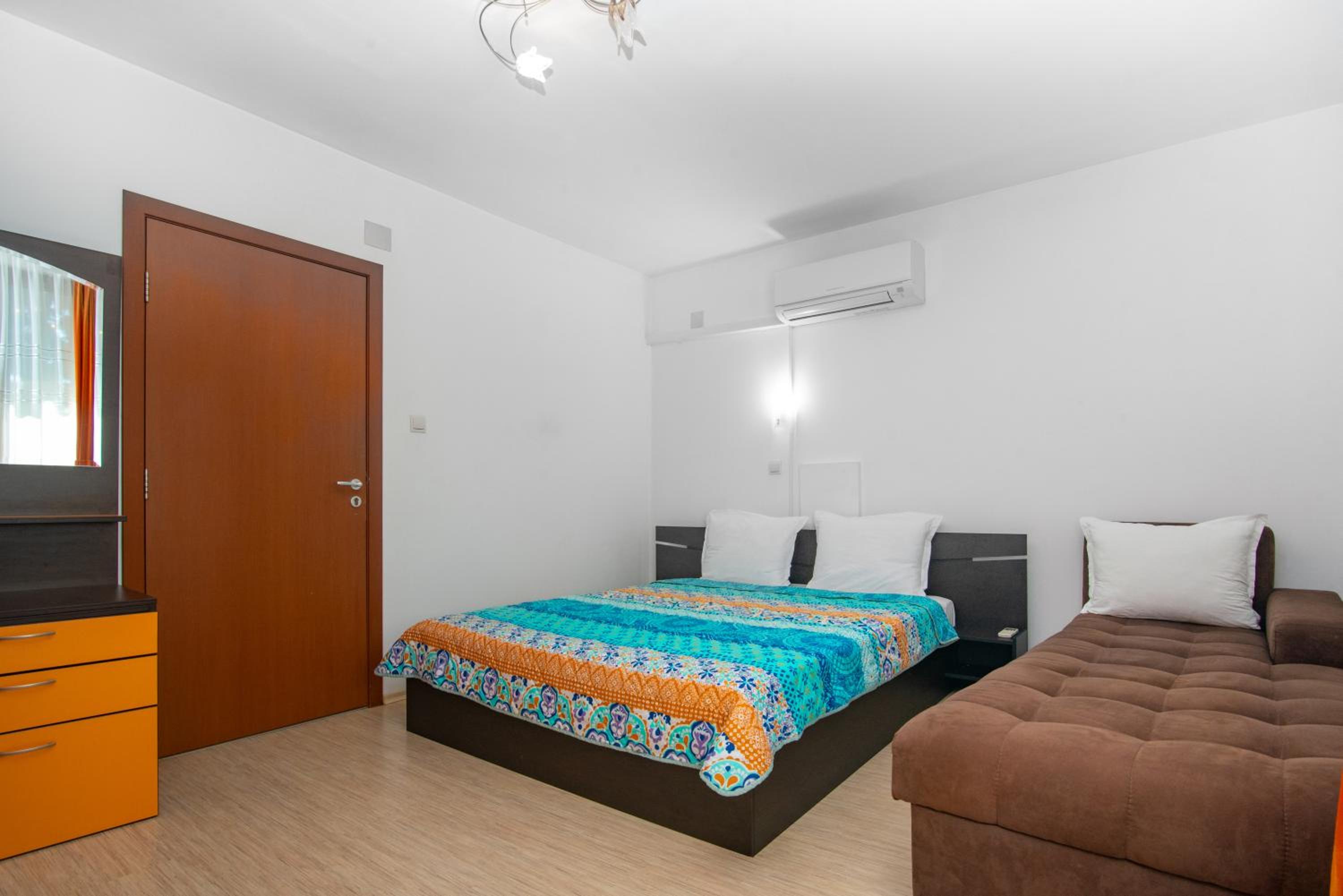 Royal Blue Apartments with Sea View in Old Nessebar