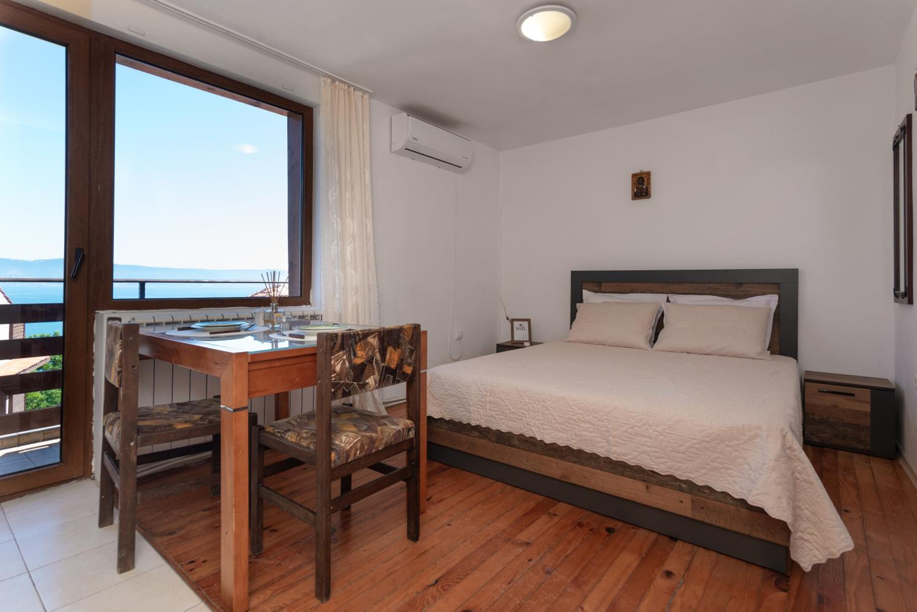 Royal Blue Apartments with Sea View in Old Nessebar