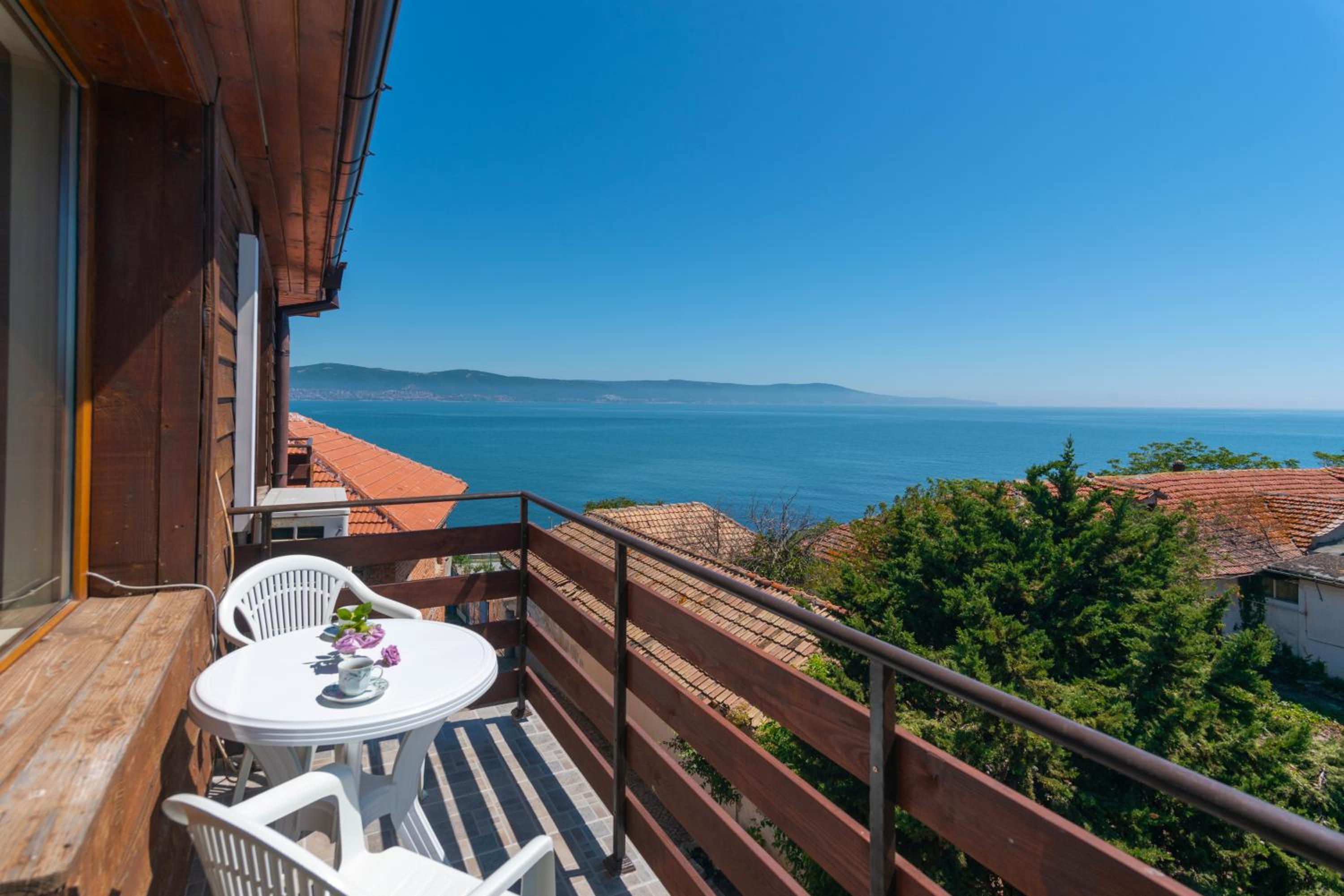 Royal Blue Apartments with Sea View in Old Nessebar