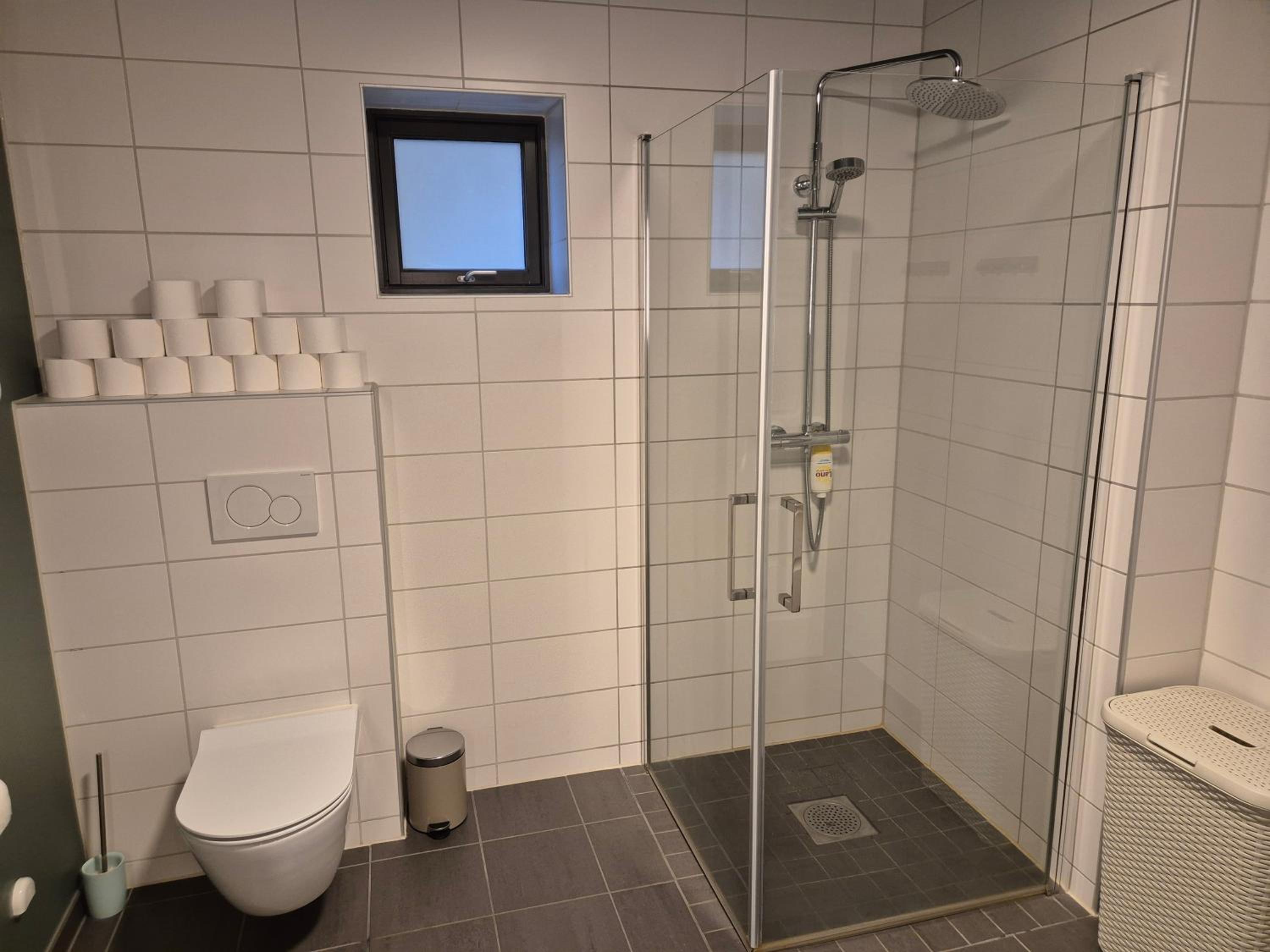 New and fresh apartment, free parking and ocean view view 5