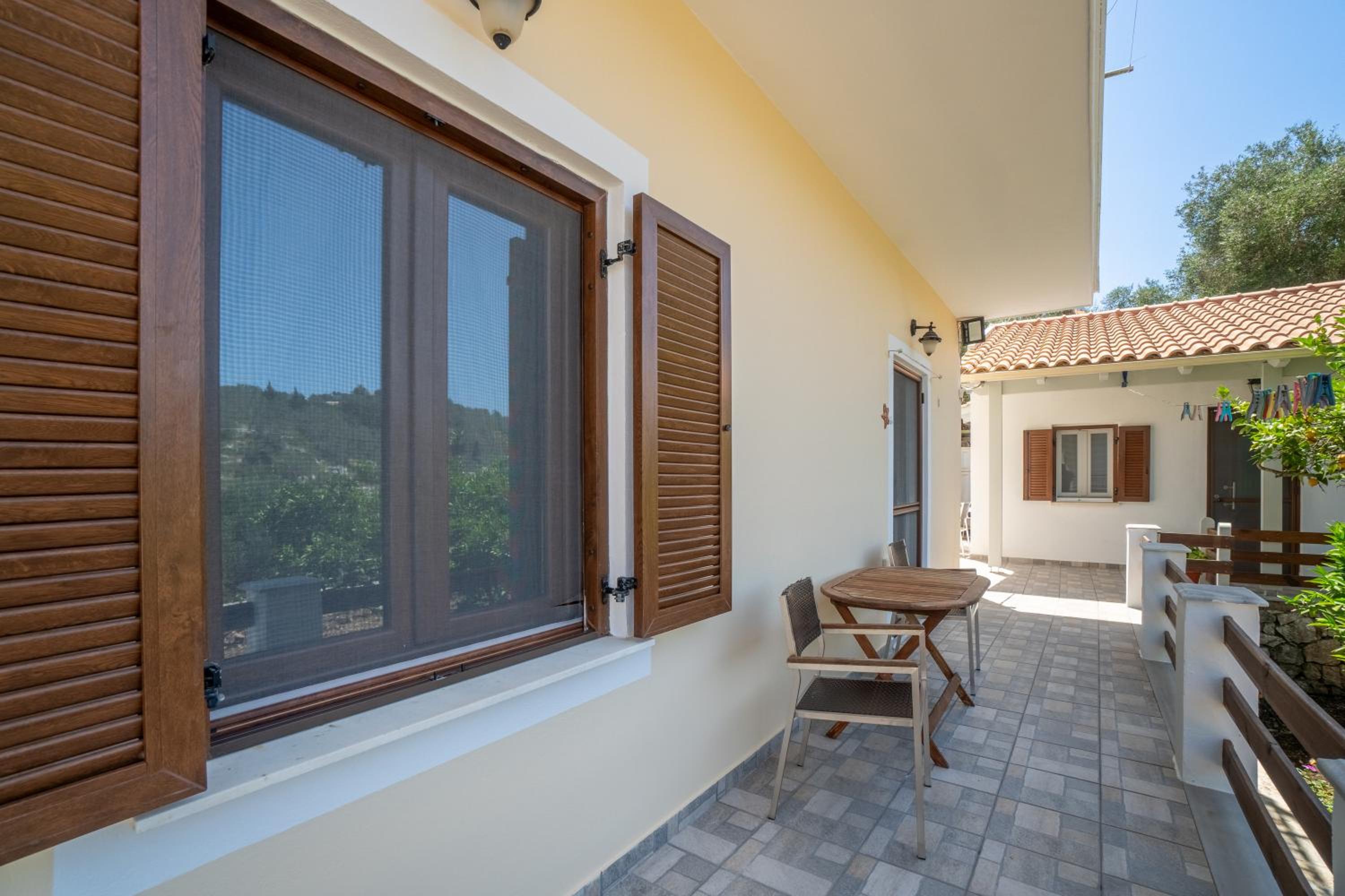 Captain Spiros Casa Bella Trio view 2