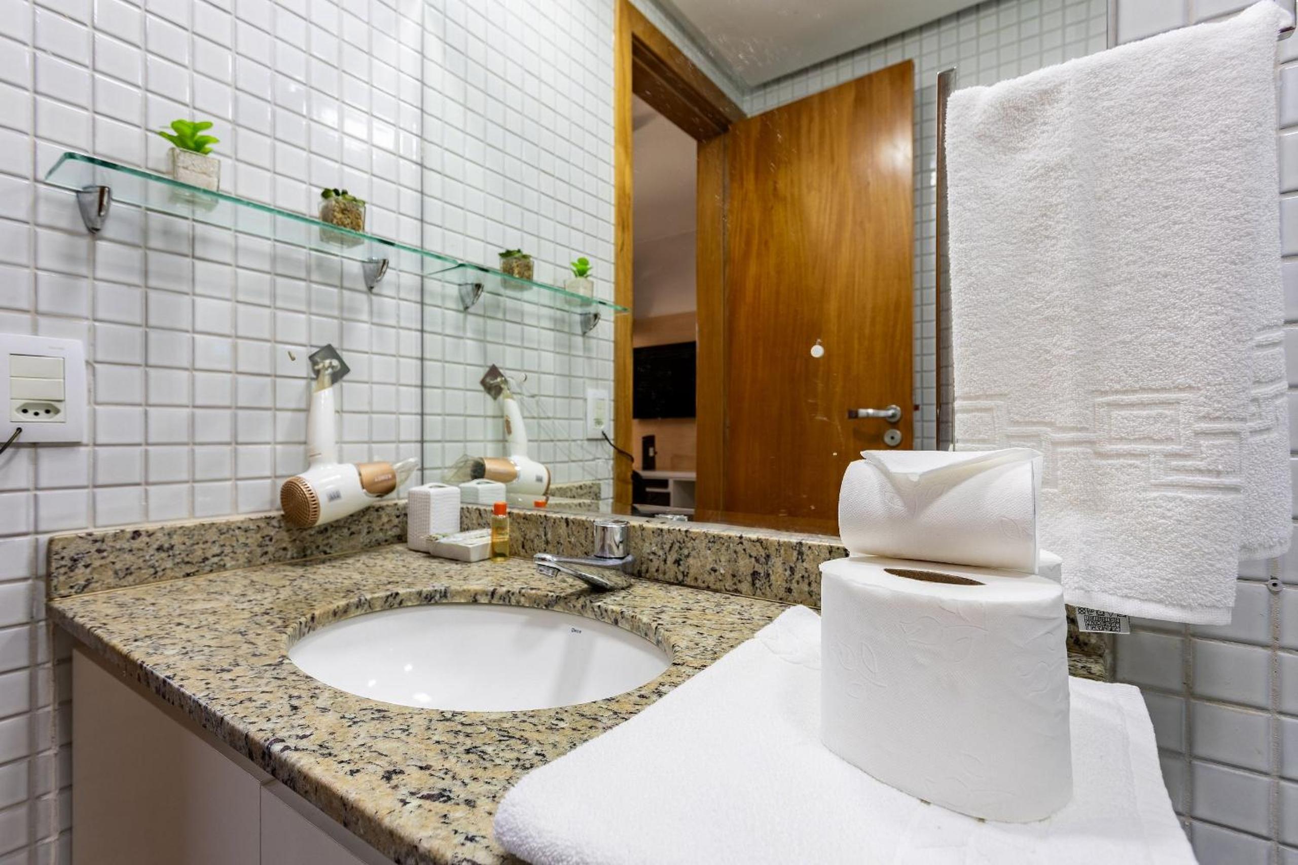 Life Resort beira lago próx a esplanada